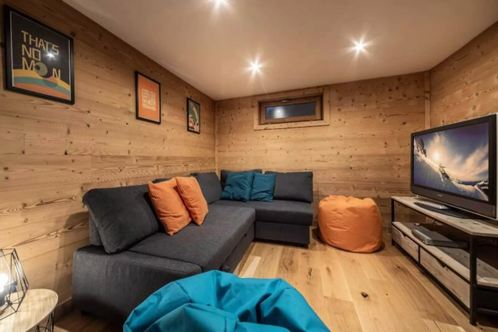 Chalet Roji-Image-tags.