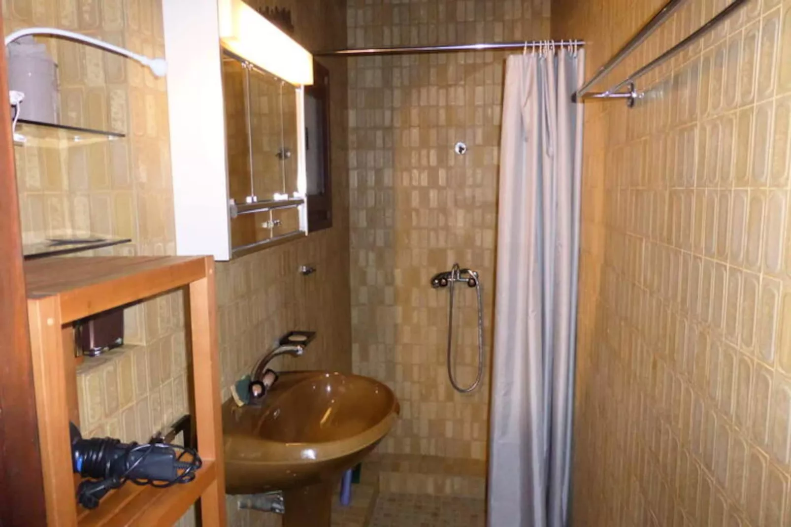 Chalet Santa Claus-Image-tags.