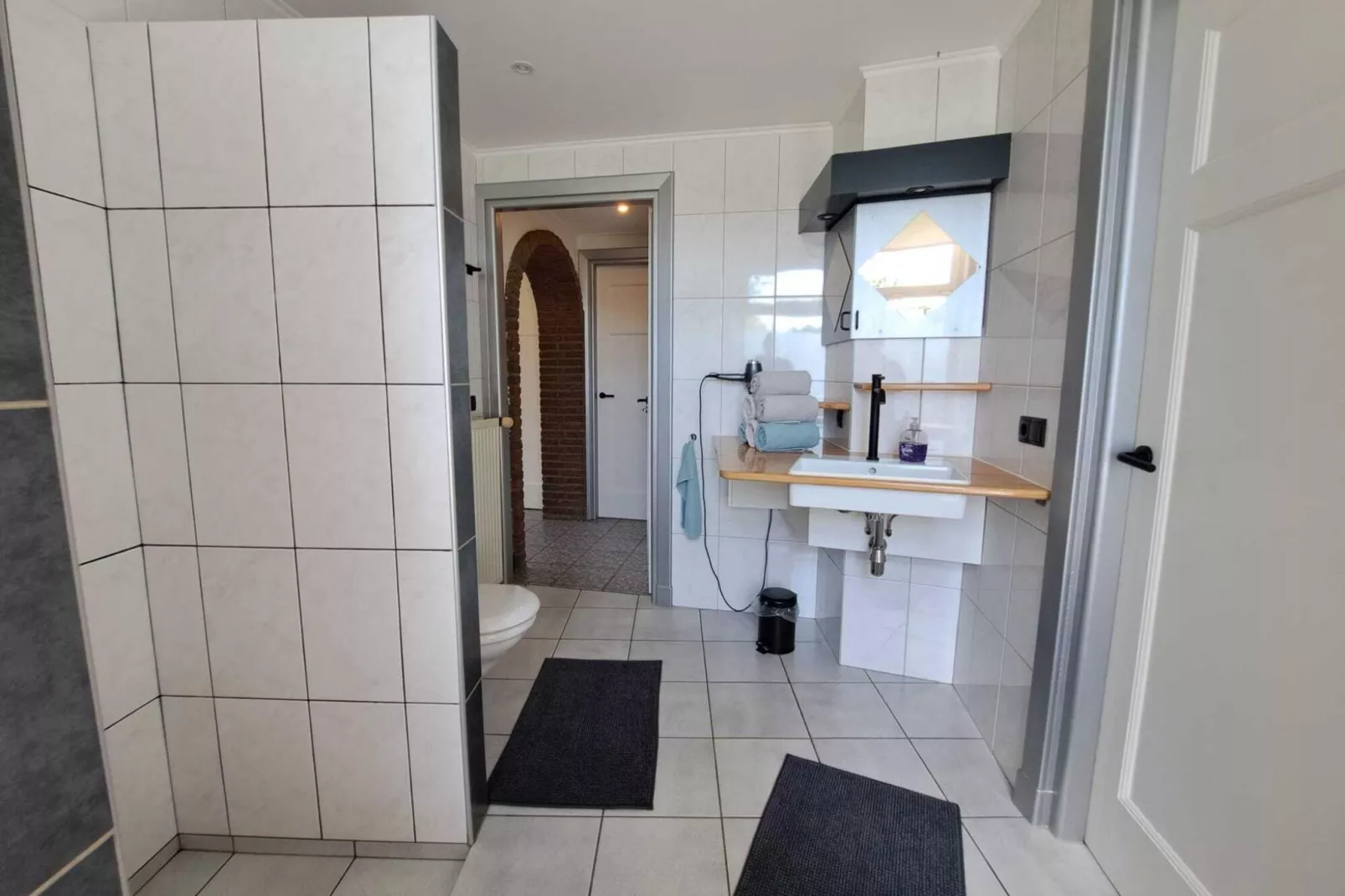 Huize Hops-Bathroom