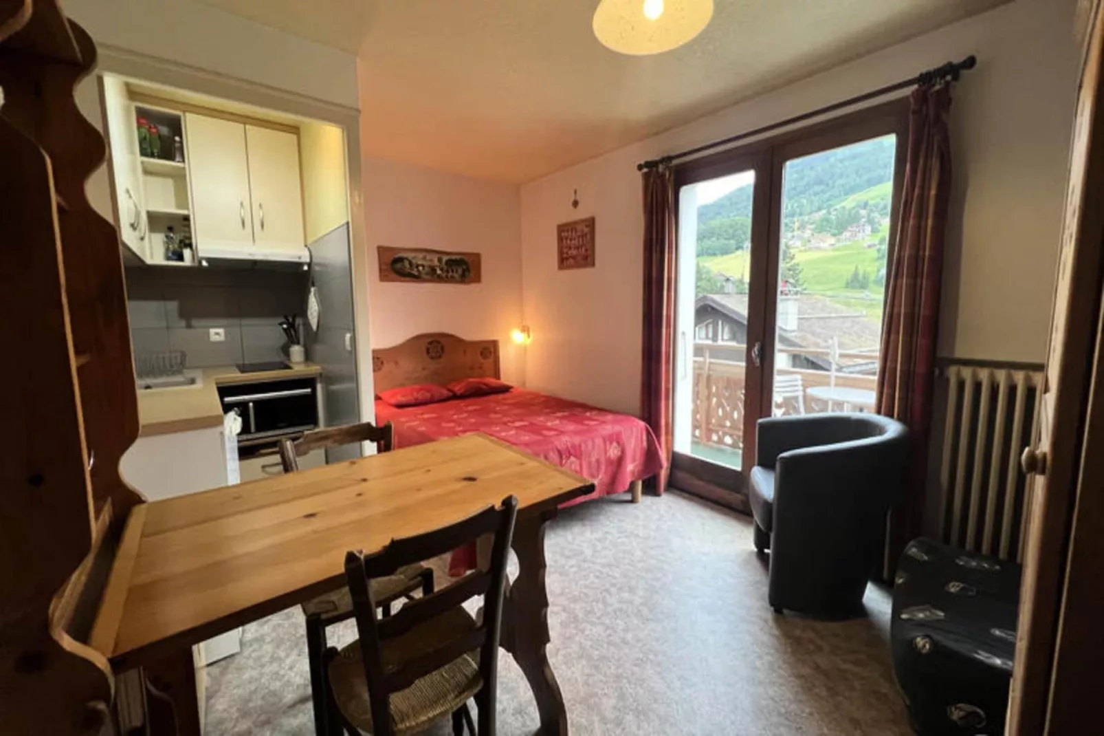 Studio à La Clusaz-Esszimmer