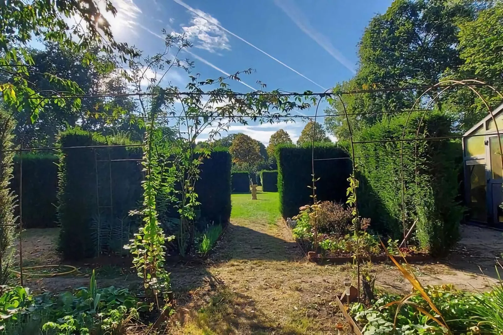 Huize Hops-Gardens summer