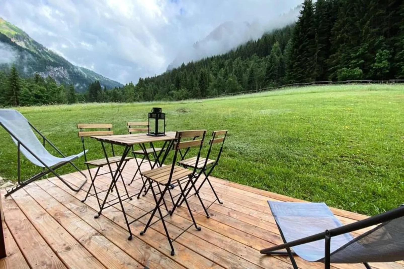 Résidence Les Myrtilles-Gardens in summer