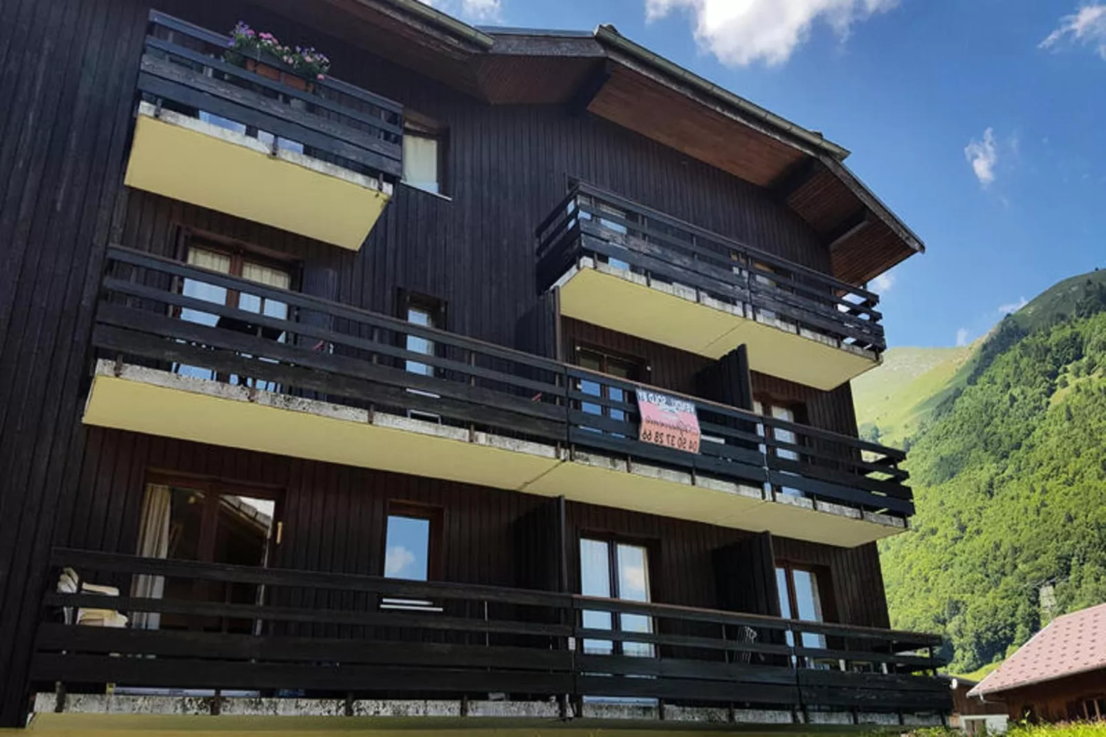 Appartements à Montriond-Areas within 1km in summer