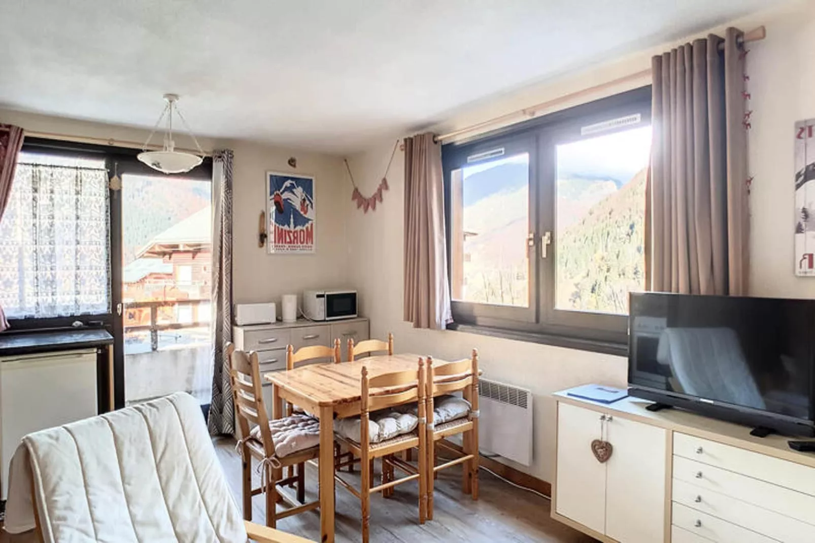 Studio à Saint Jean d'Aulps-Dining room