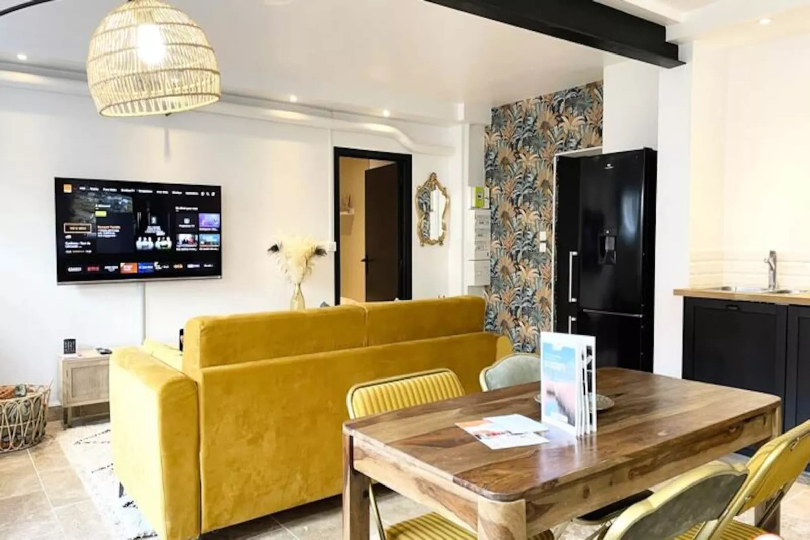 🚂 The Central Station - Parking - 50m Gare-Image-tags.