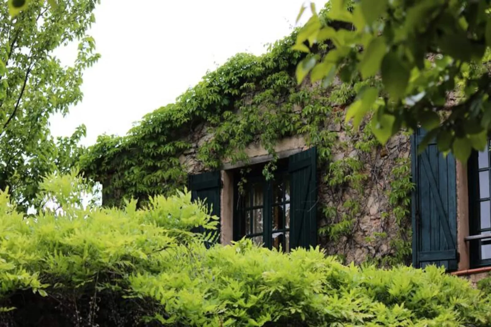 L'oubradou, Mas De Charme, Piscine Partag&eacute;e En Provence, Nature Et Calme-Image-tags.