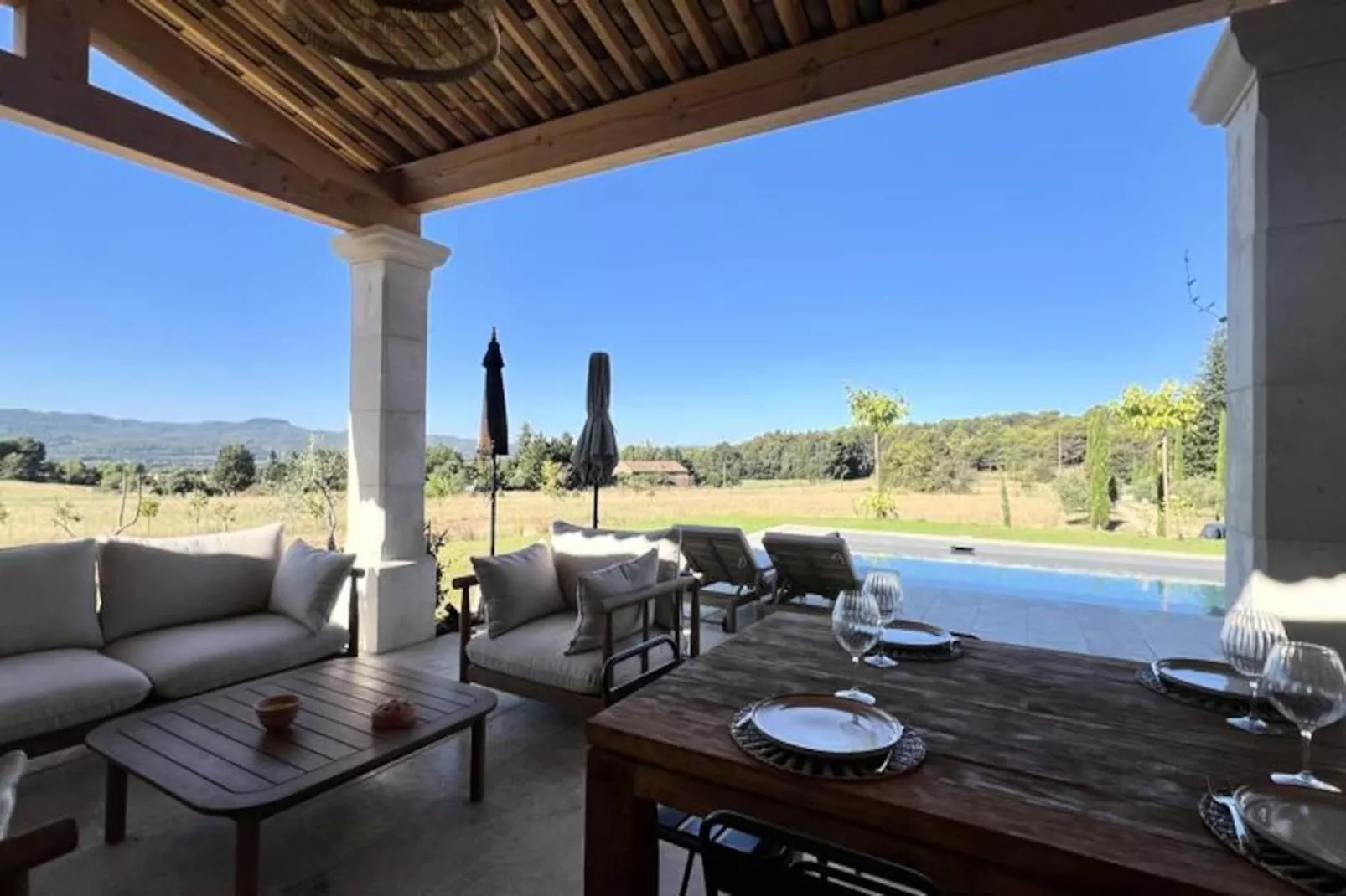 Mas Jas Du M&eacute;ou, Une &eacute;vasion Proven&ccedil;ale-Image-tags.