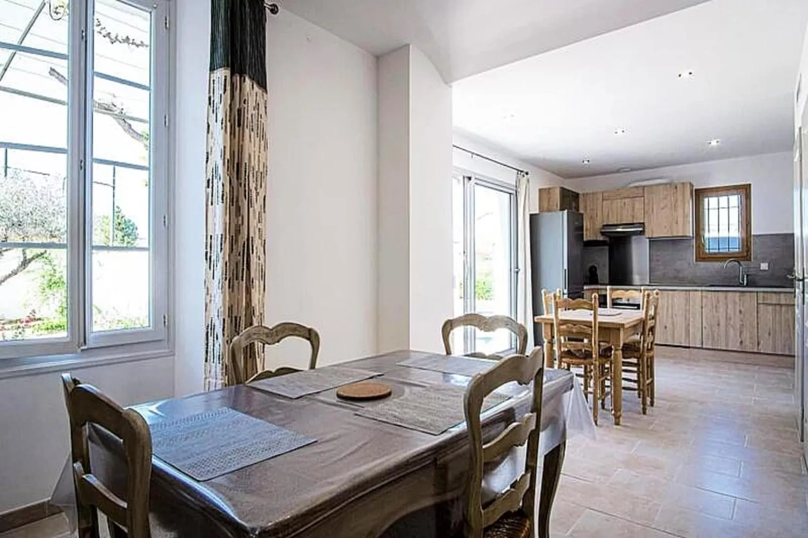 Maison Avec Jardin Proche Du Centre-ville Isle-sur-la-sorgue-Salle à manger