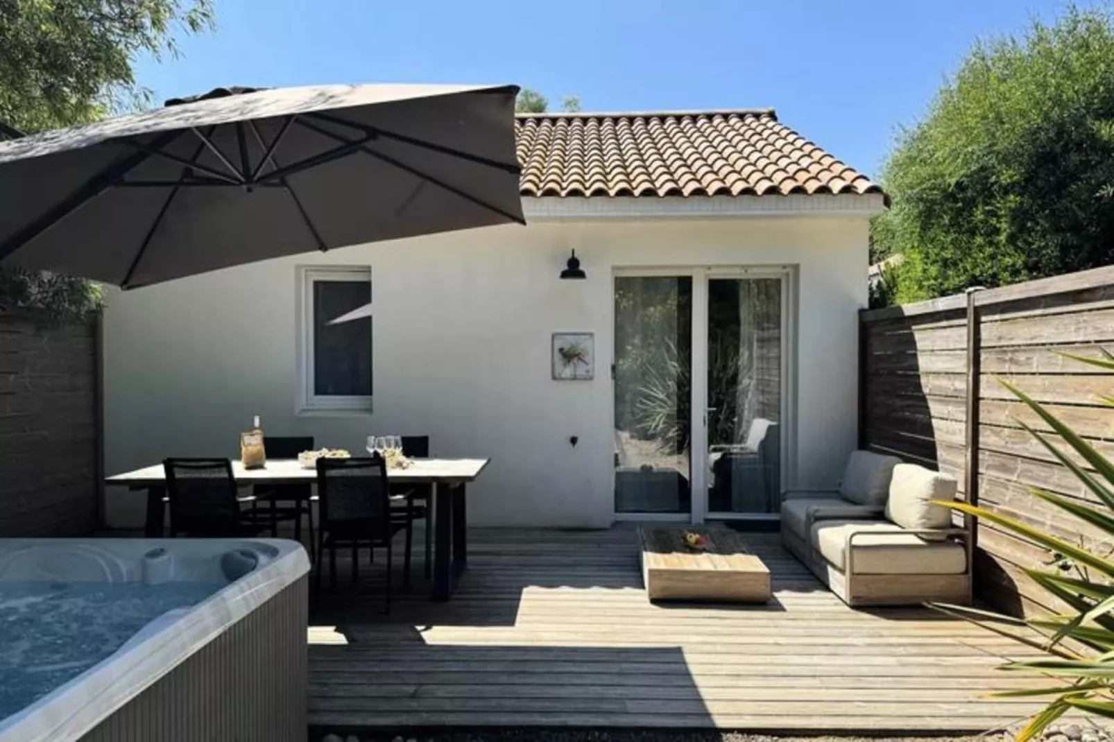 Villa Br&eacute;sil - Domaine Le Sherwood-Exterior in summer