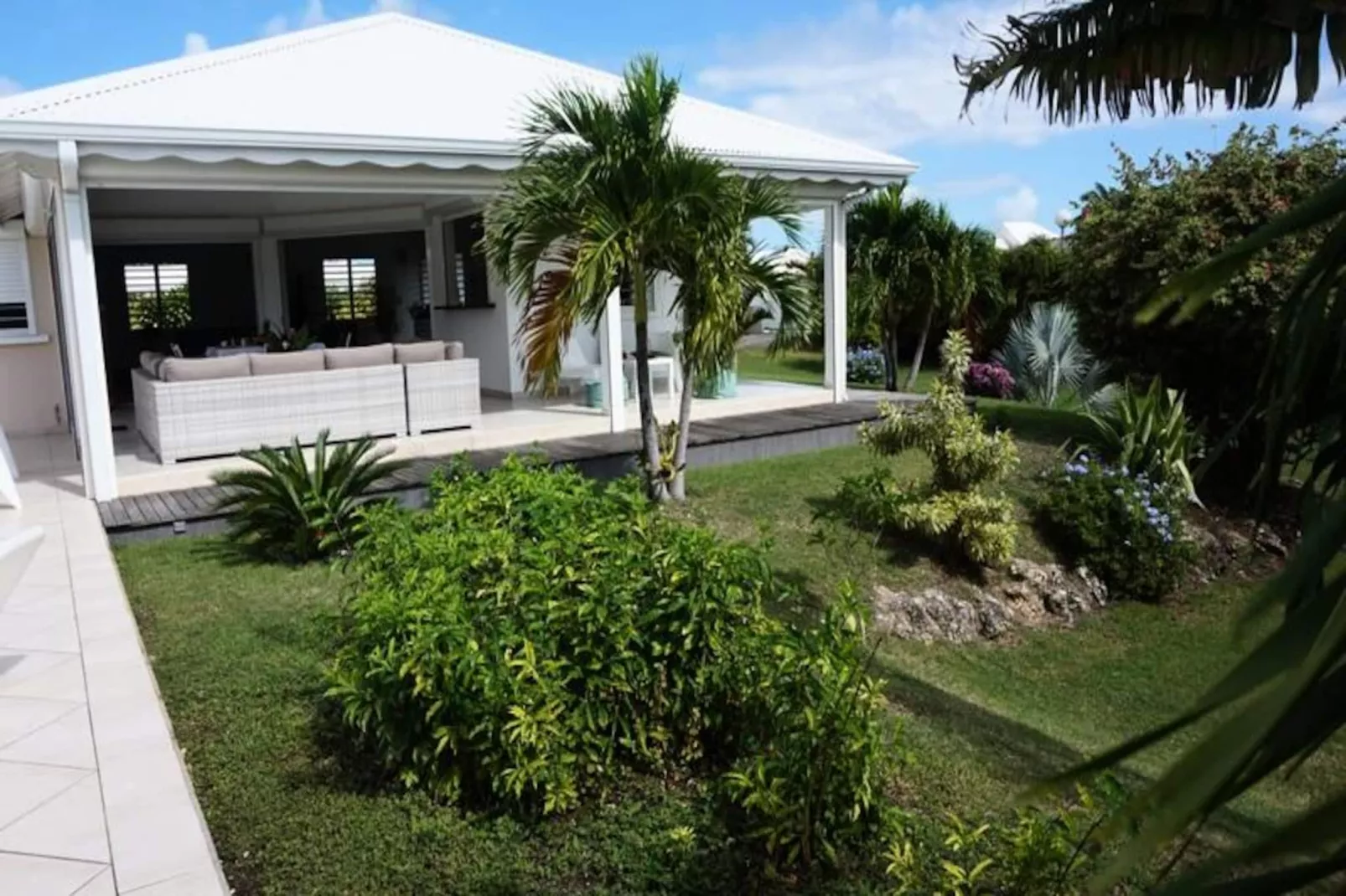 Villa Arbre Du Voyageur-Image-tags.