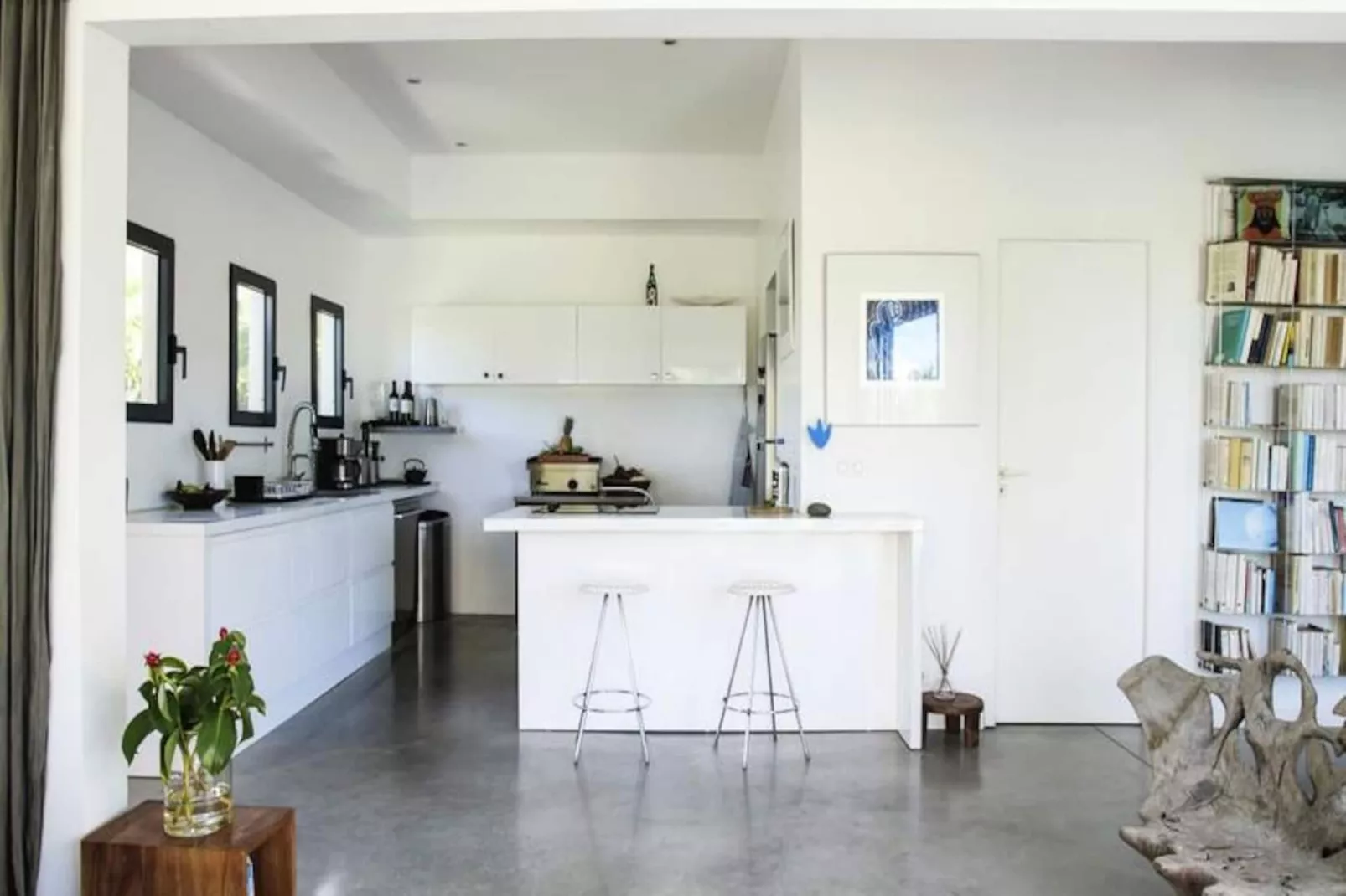 Villa Tiki-Image-tags.