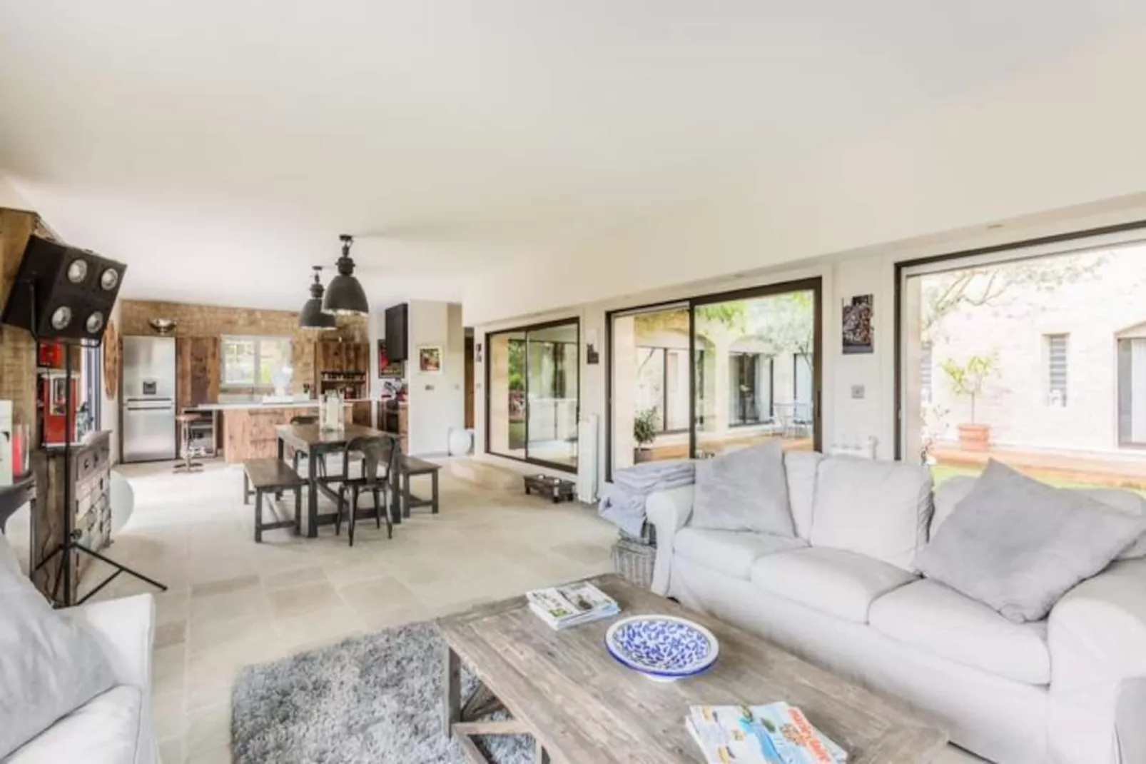 Superbe Villa Avec Vue, Entre Aix En Provence Et Luberon-Image-tags.