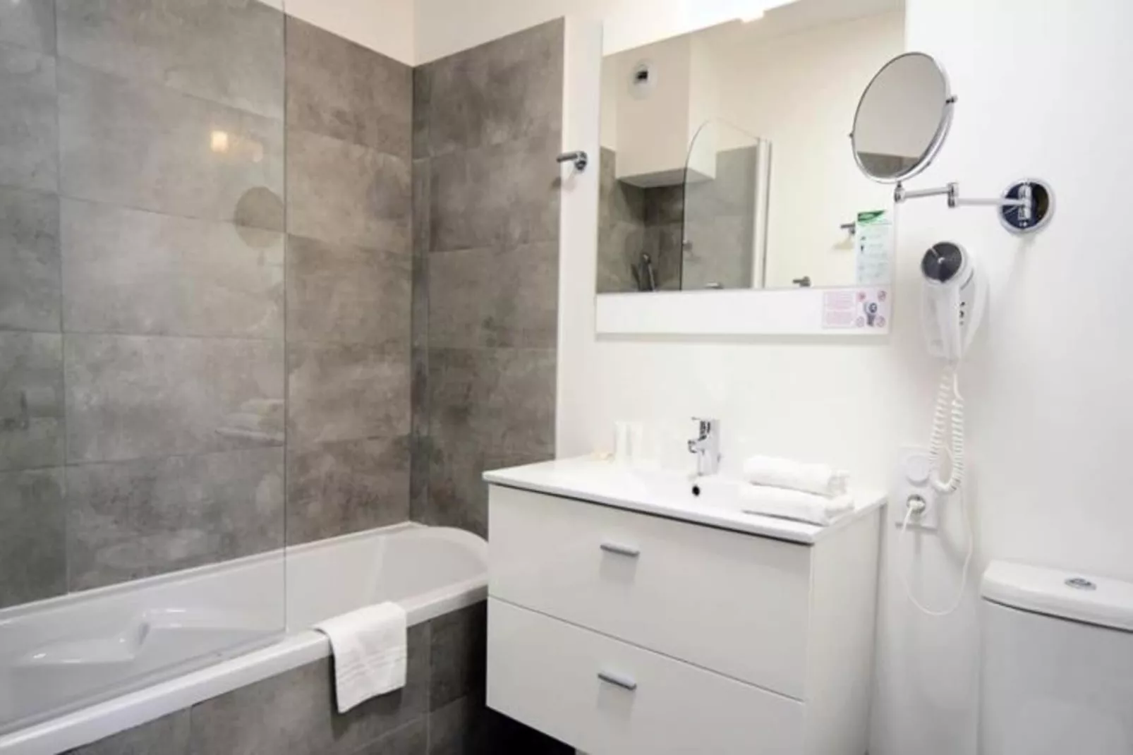 Appart'hôtel Odalys Colombélie-Salle de bain