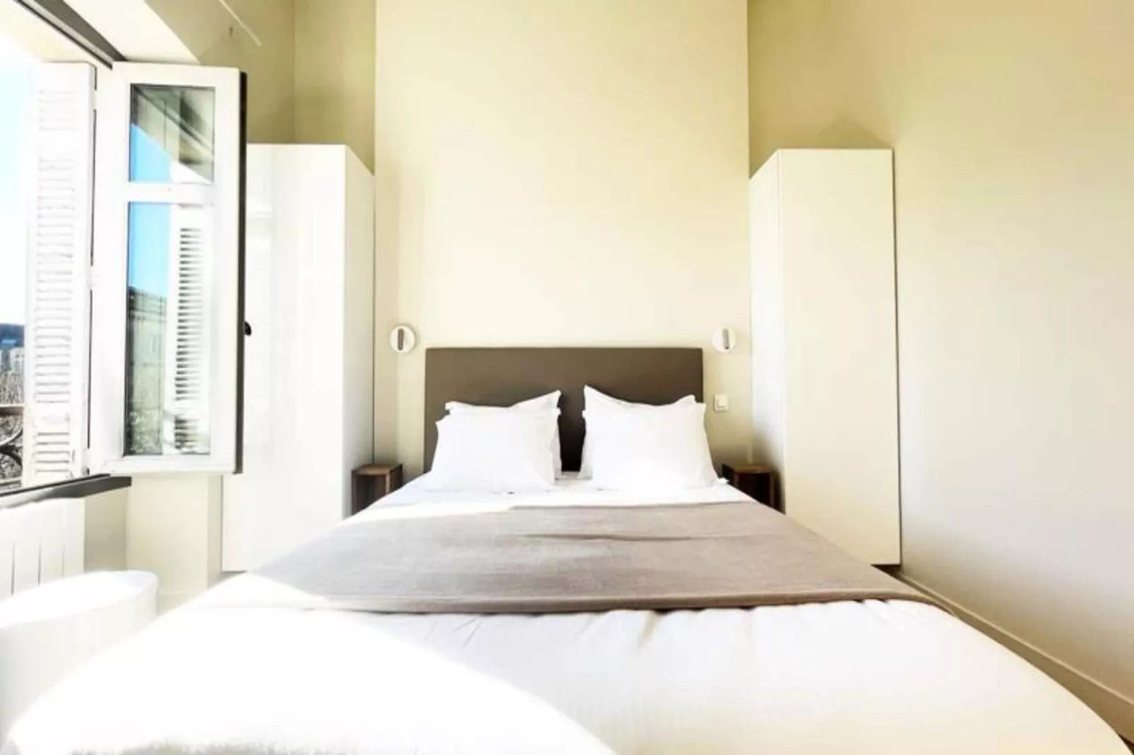 Magnifique Et Lumineux T3 De Charme Aux Quinconces Id&eacute;al Pour 4 Personnes-Exterior in summer