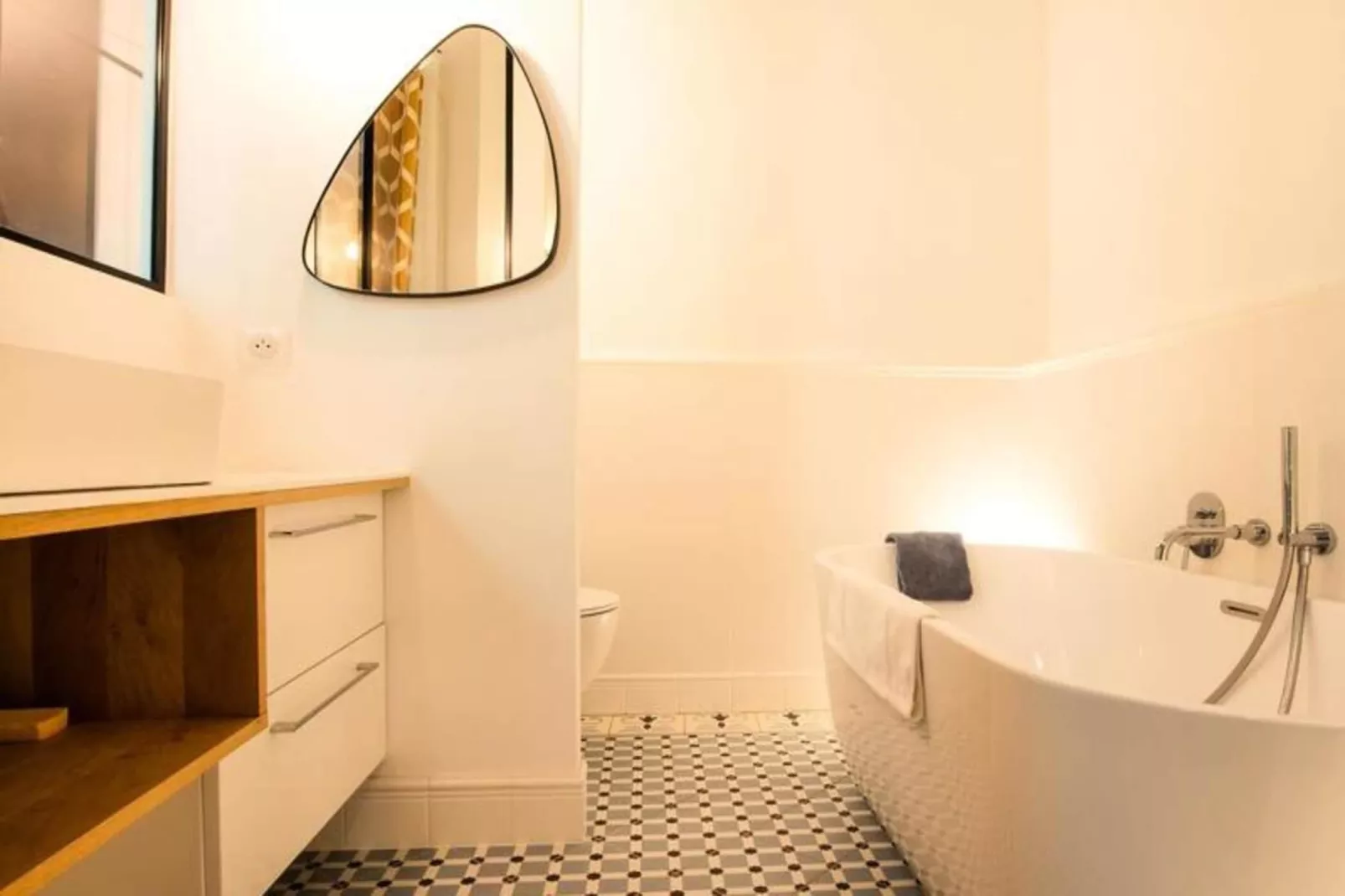 Appartement De Haut Standing Pour 6 Situ&eacute; Au Coeur Du Centre Historique-Bathroom