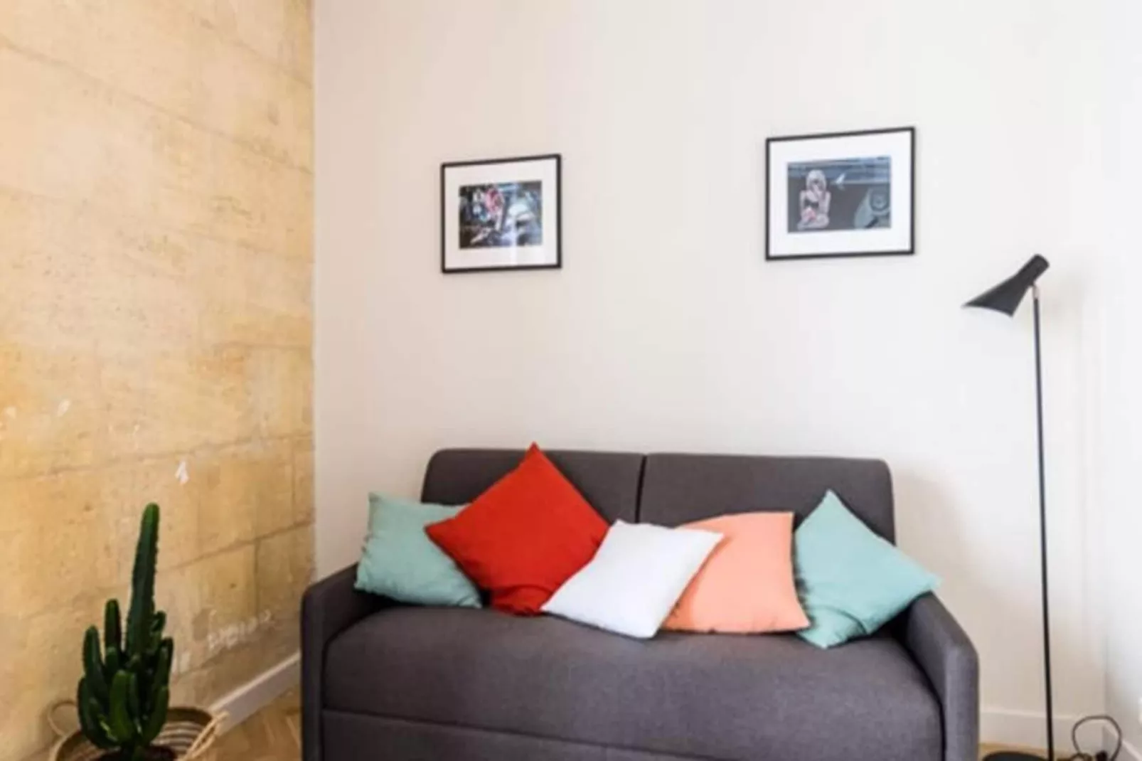 Superbe Appartement Typiquement Bordelais En Hypercentre Pour 4 Personnes-Dining room