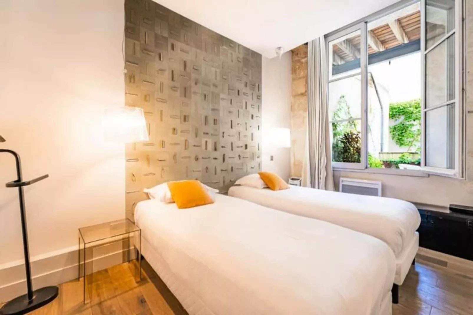 Magnifique Appartement 2 Chambres Avec Terrasse-Exterior in summer