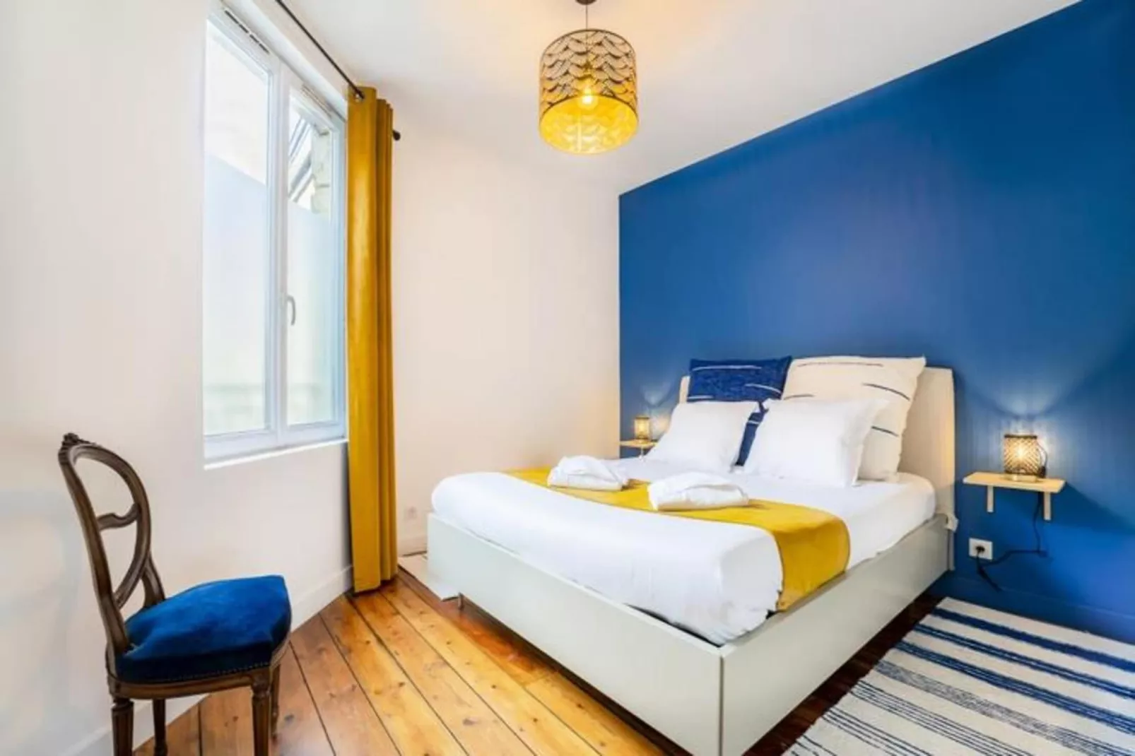 Charmant Et Rayonnant Appartement De 55 M&sup2; Situ&eacute; Dans Le Coeur De Bordeaux-Salle à manger