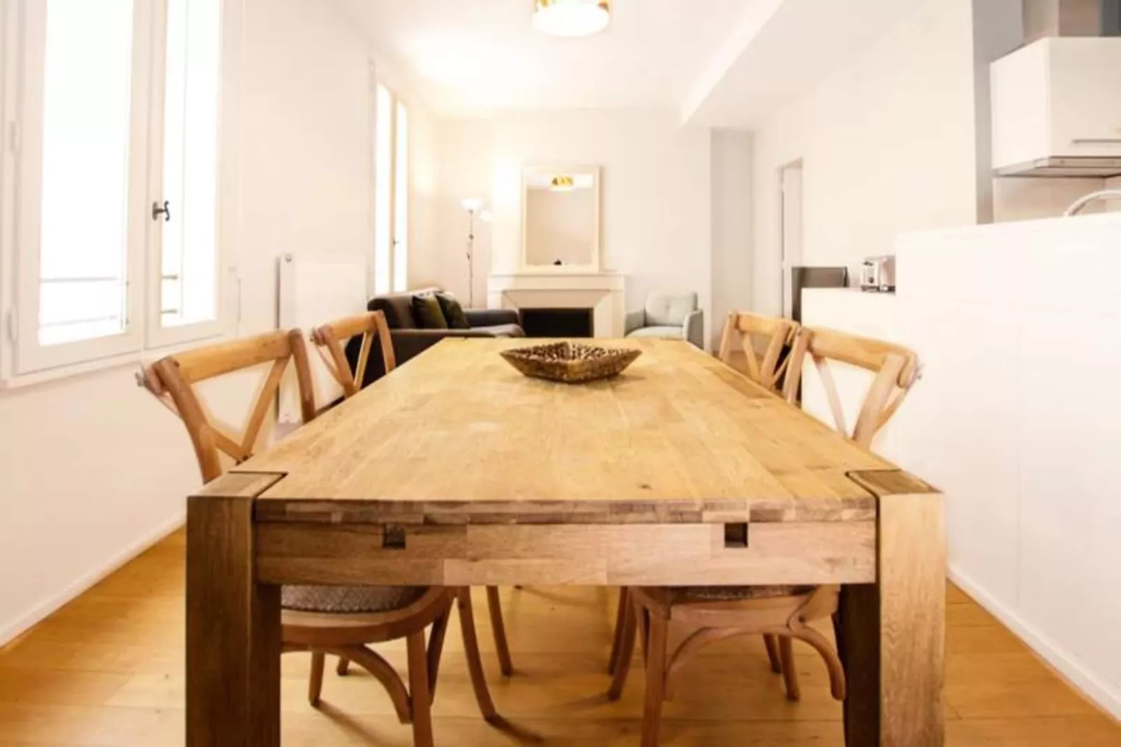 Superbe T2 Aux Prestations De Qualit&eacute; Au Jardin Public Pour 4 Personnes-Dining room