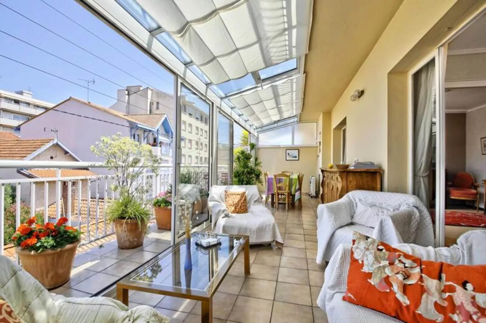 Résidence Palm Beach-Exterior in summer