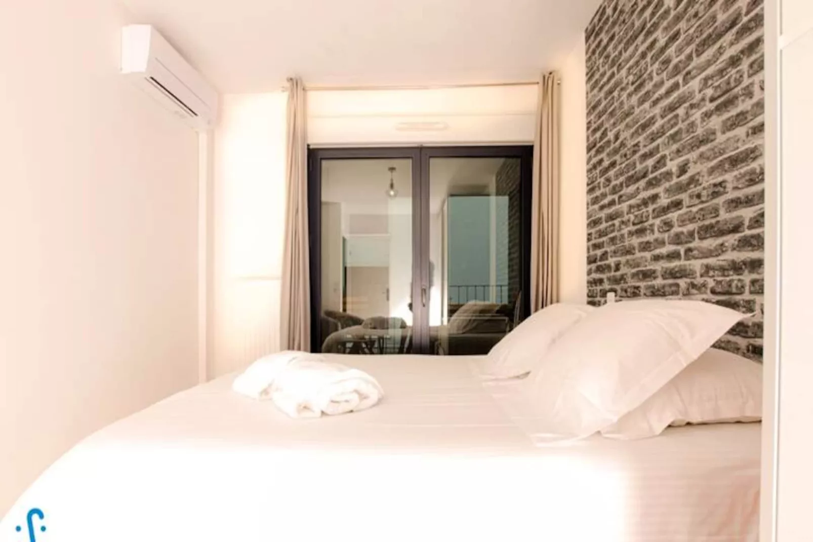 Appartement Charmant Et Moderne Pour 4 Avec Parking, Proche Cit&eacute; Du Vin-Image-tags.