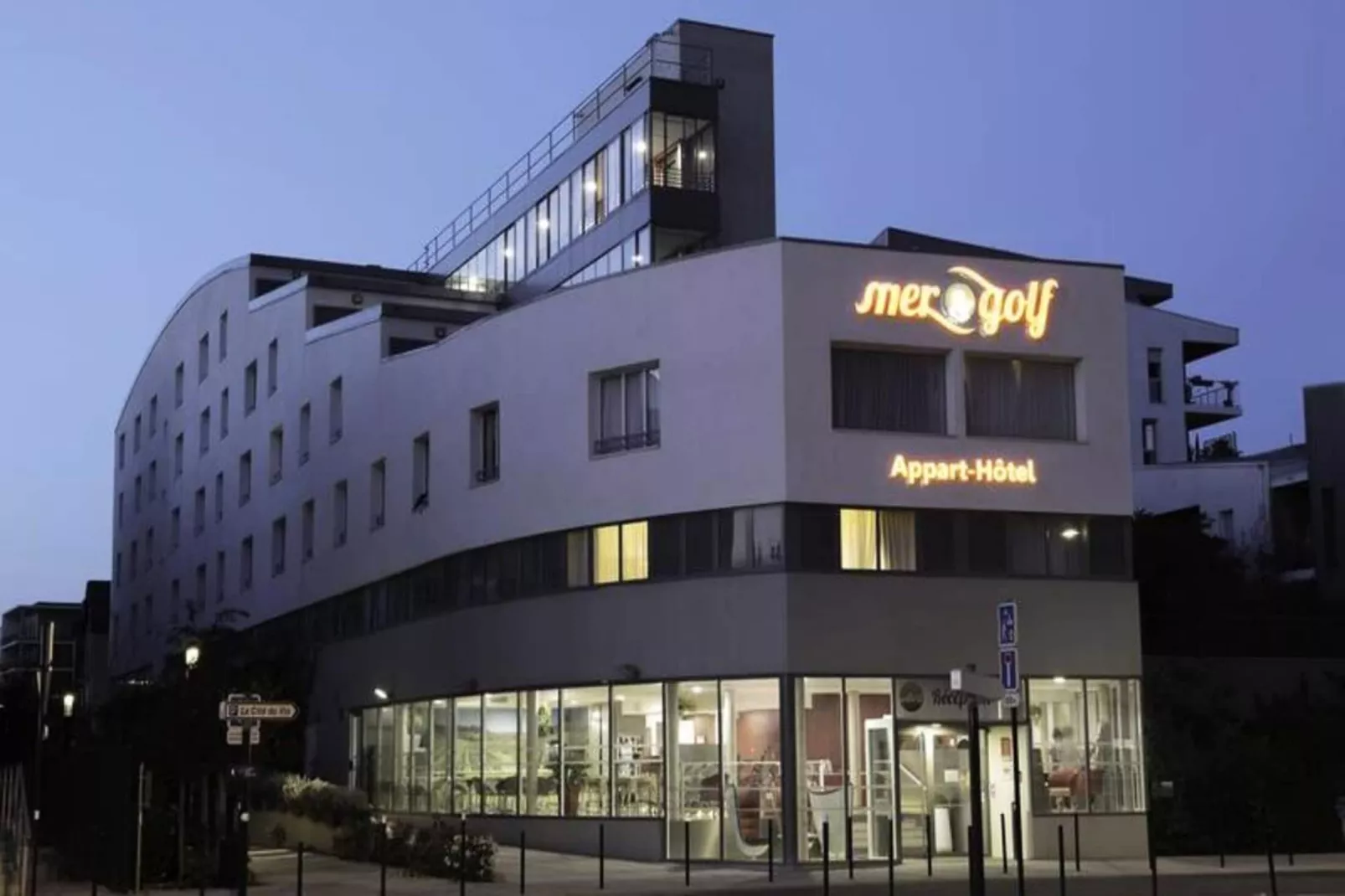 Appart'Hôtel Mer & Golf Bordeaux Bassins à Flot***-Exterior in summer