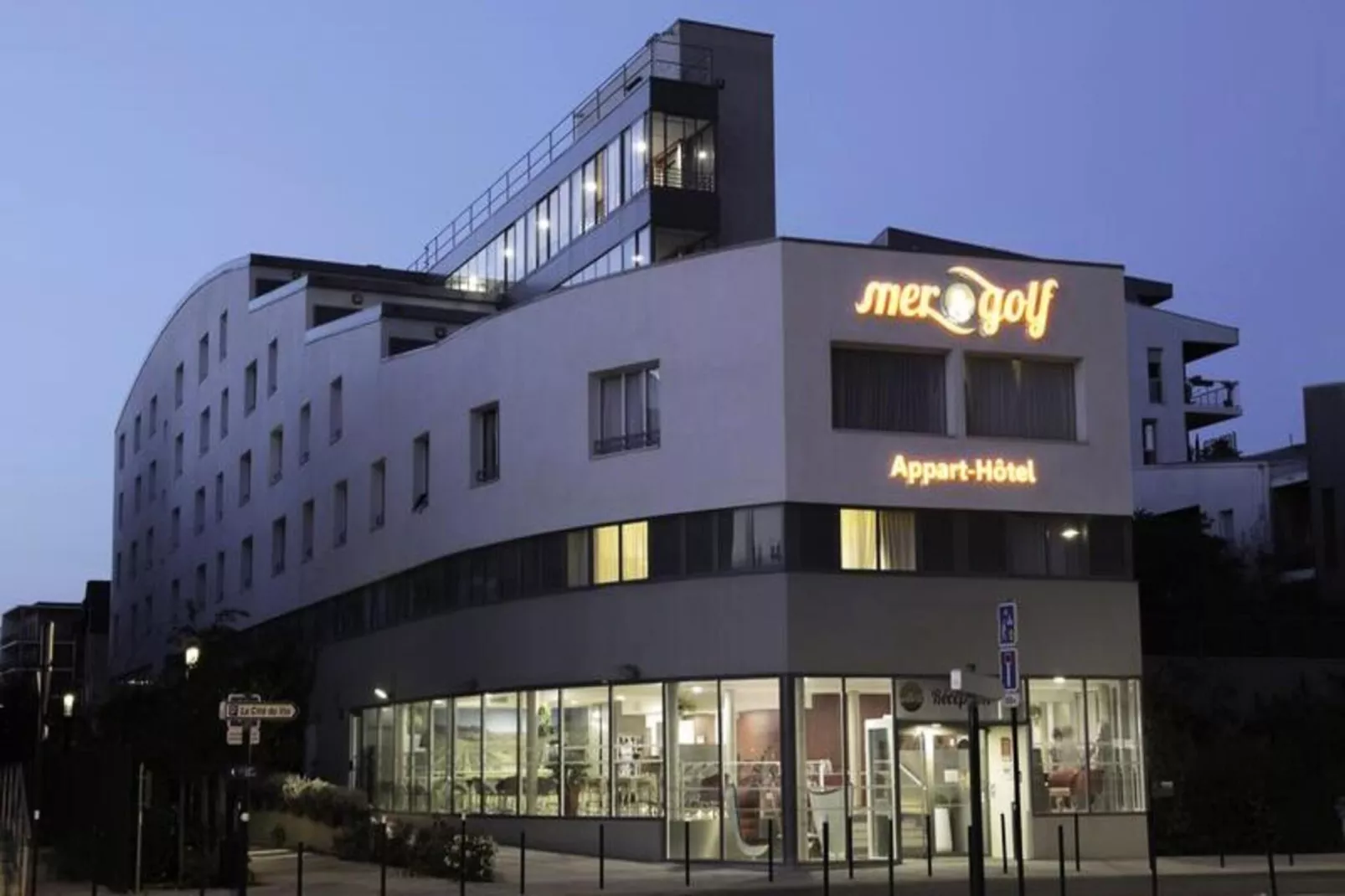 Appart'Hôtel Mer & Golf Bordeaux Bassins à Flot***-Exterior in summer