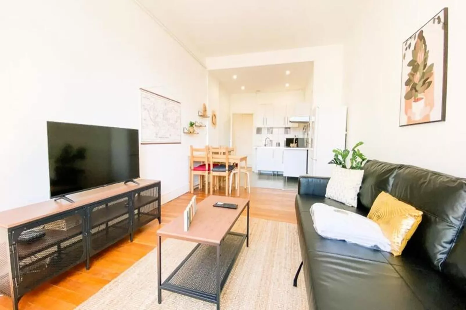 Le Berri'appart | T3 Tout &eacute;quip&eacute; | Tramway, Gare 🚡-Living room