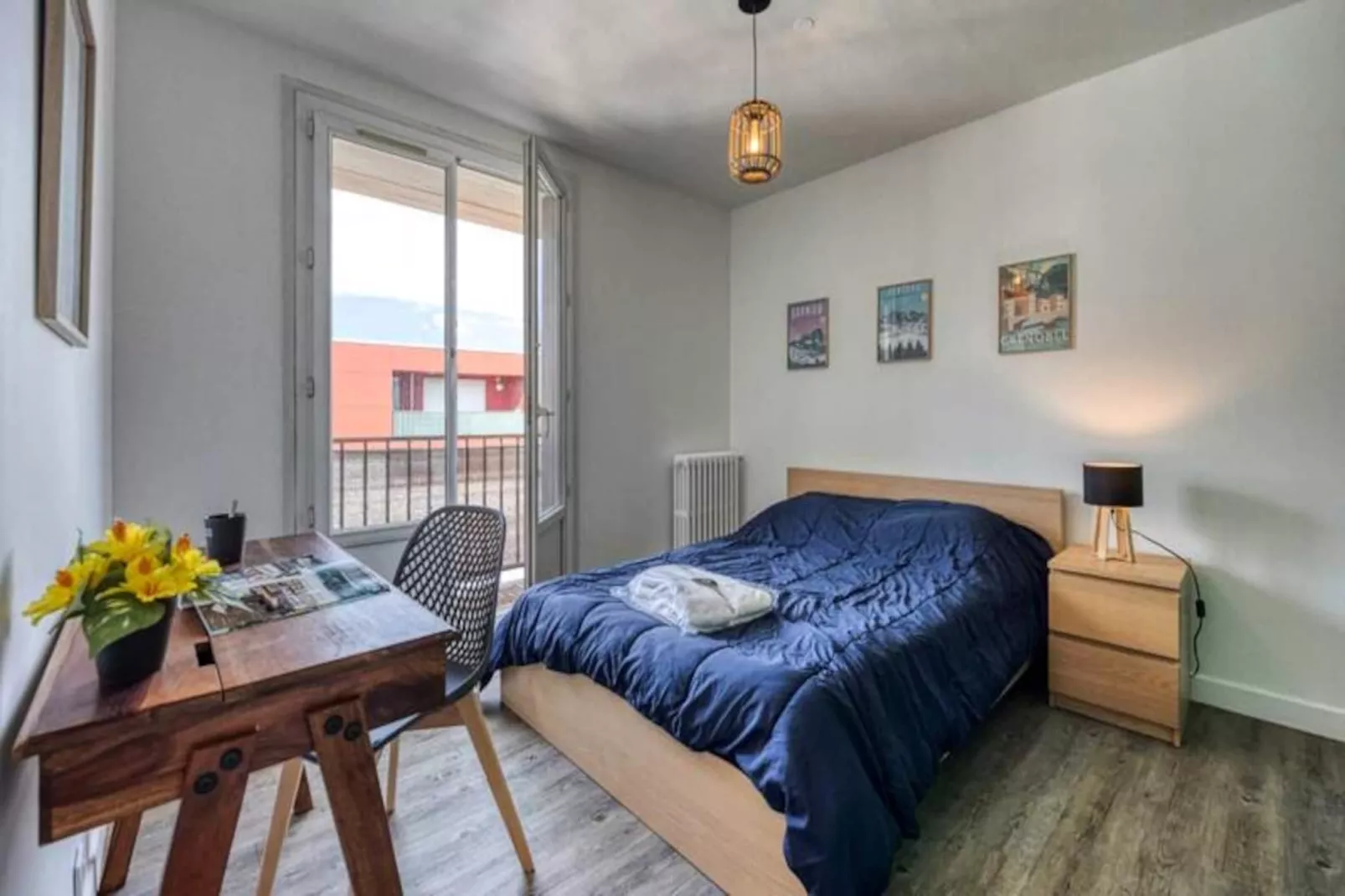 | L'ang&eacute;lique Des Eaux Claires 🪽| Parking-Image-tags.