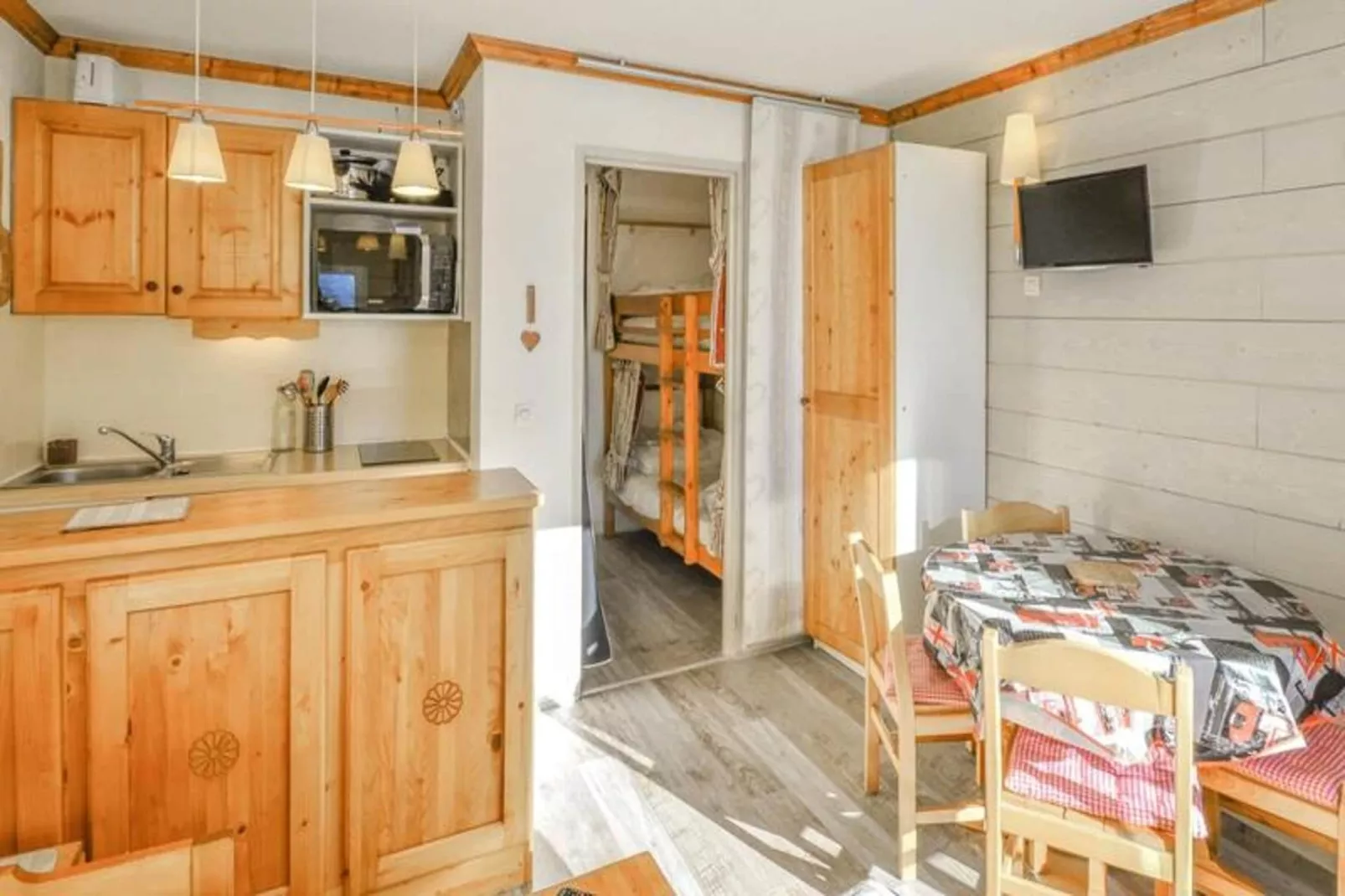 Résidence Les Horizons d'Huez - maeva Home-Kitchen