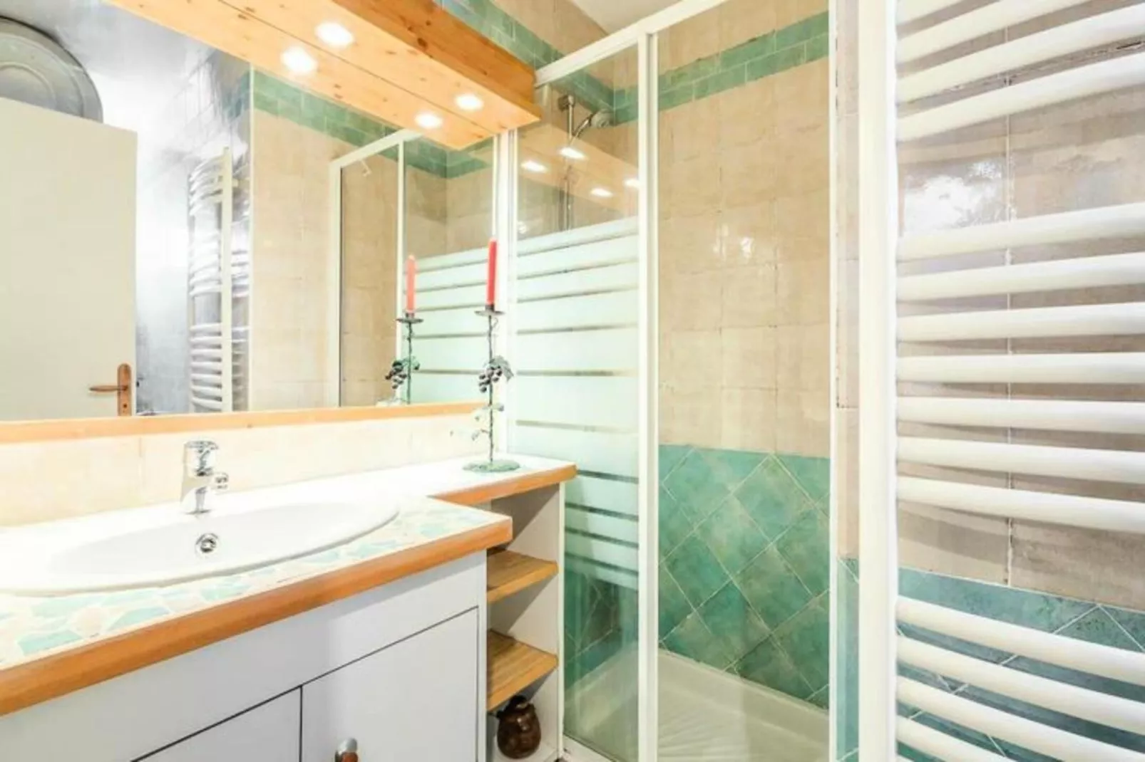 Appartement à l'Alpe d'Huez retour skis aux pieds - maeva Home-Exterior in summer