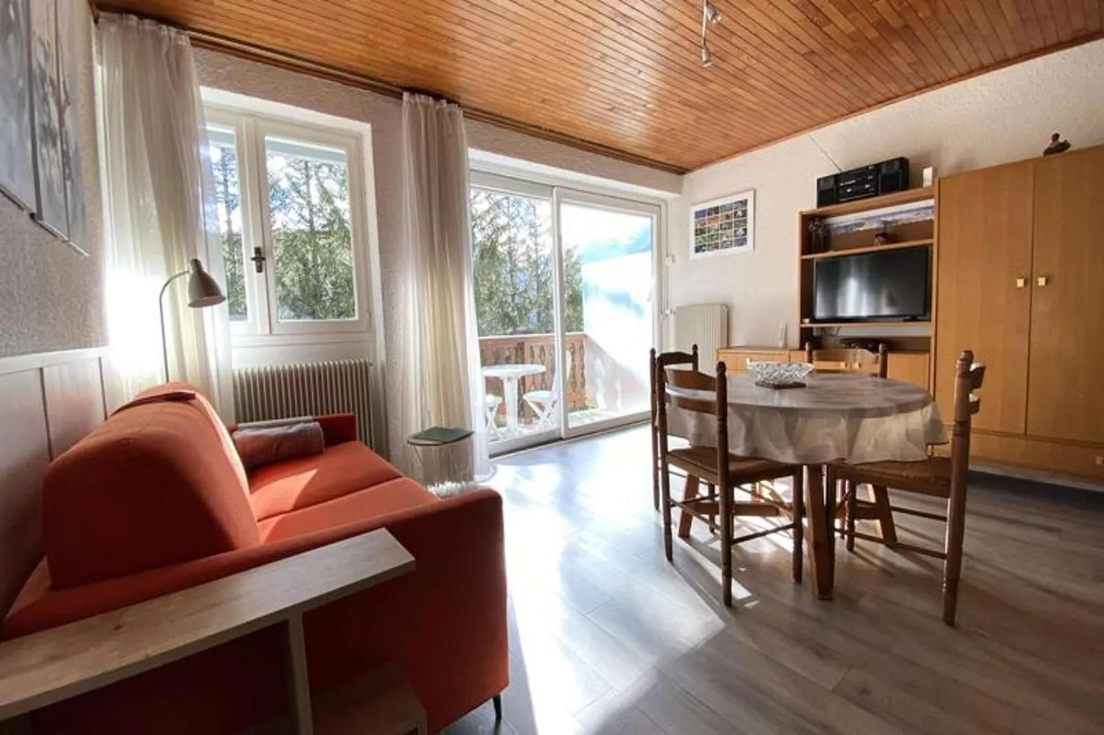 Résidence Le Midi-Dining room