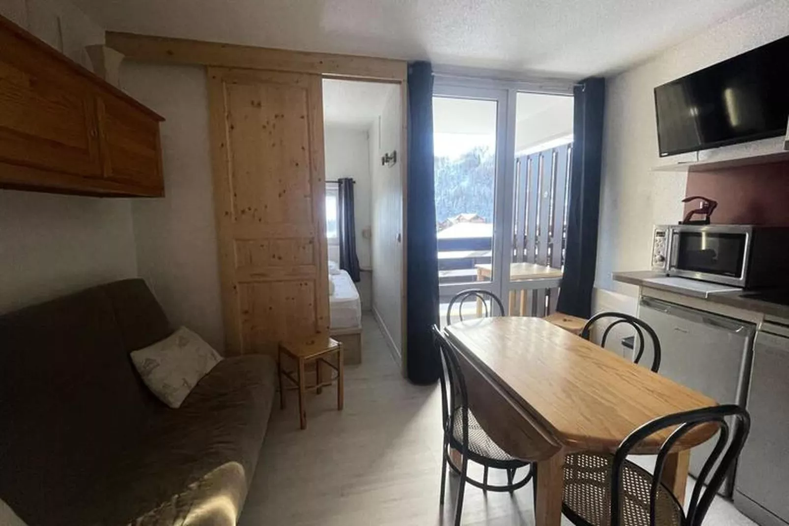 Résidence Arc En Ciel C Porte C103-Salon