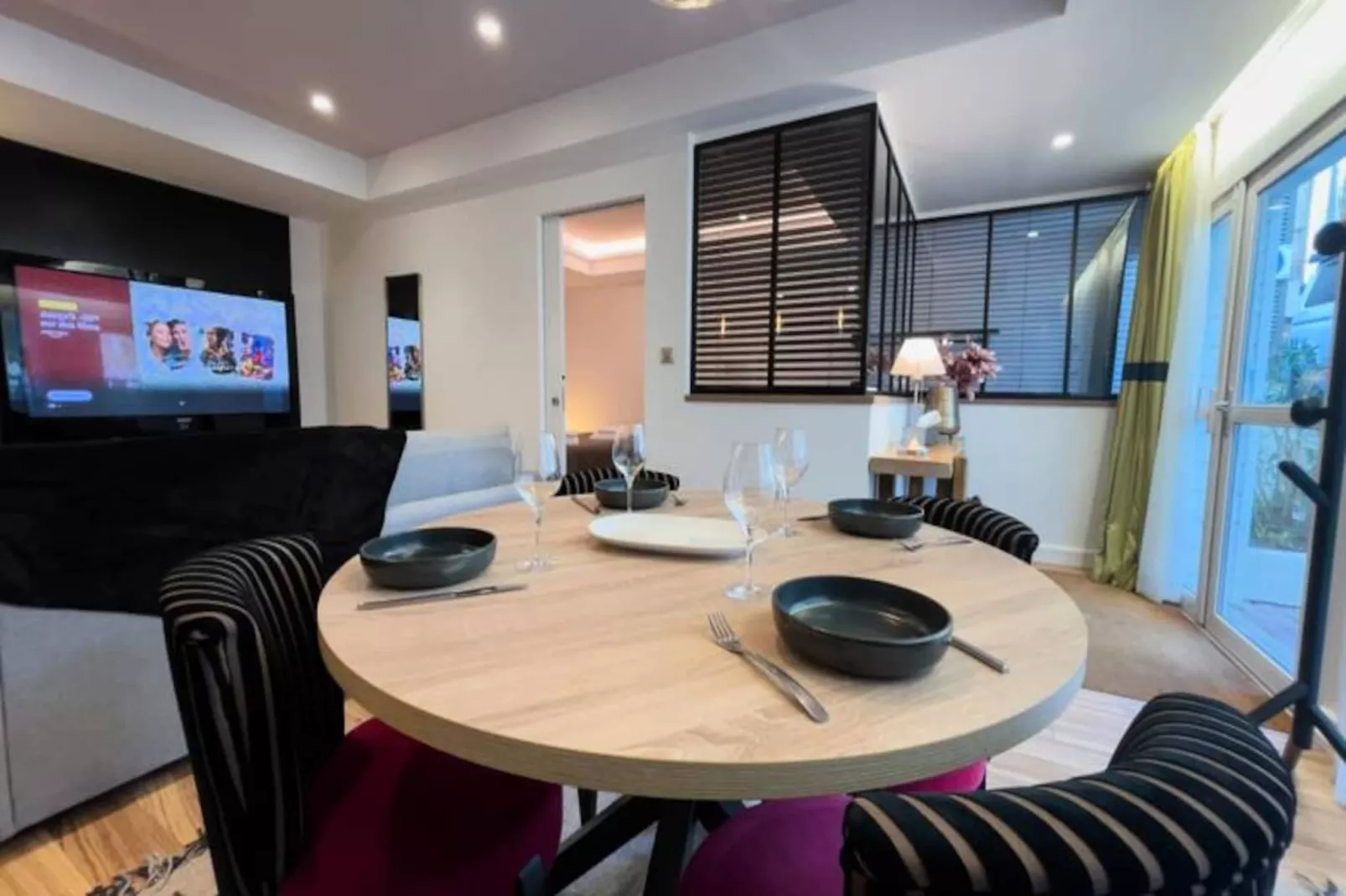 Maison R&eacute;gent & Spa - En Haut De L'escalier-Image-tags.