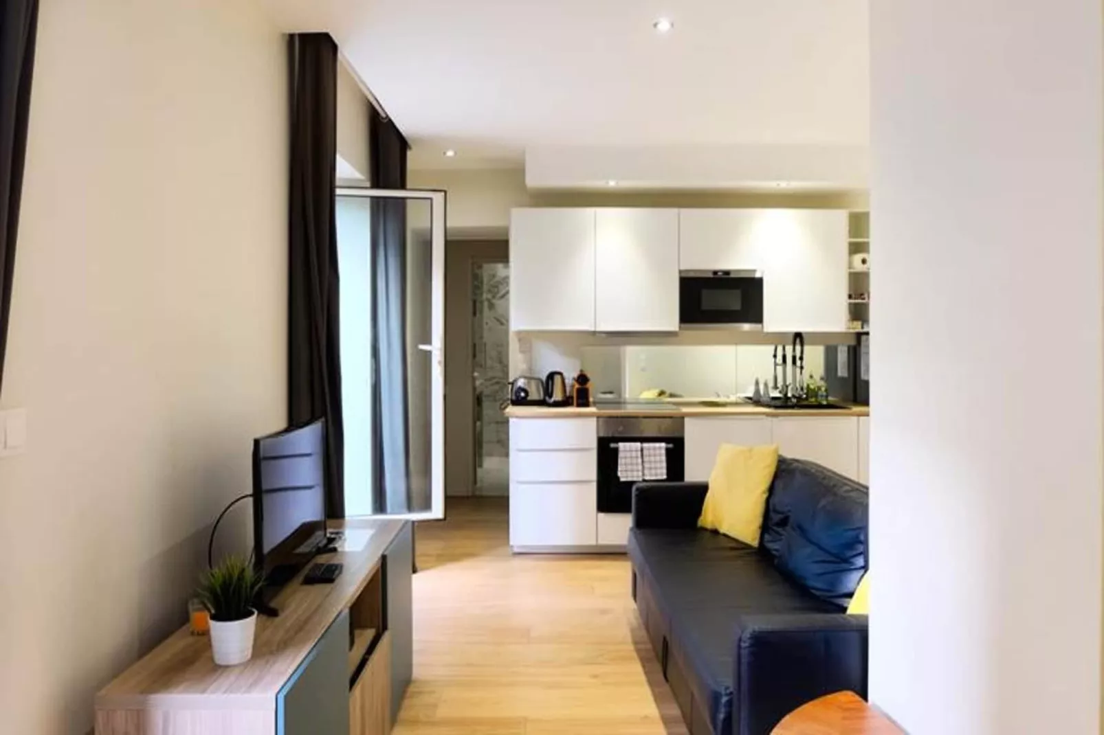 Magnifique T3 Tout Confort Avec Terrasse, Parking Et Vue Oc&eacute;an Pour 5-Living room