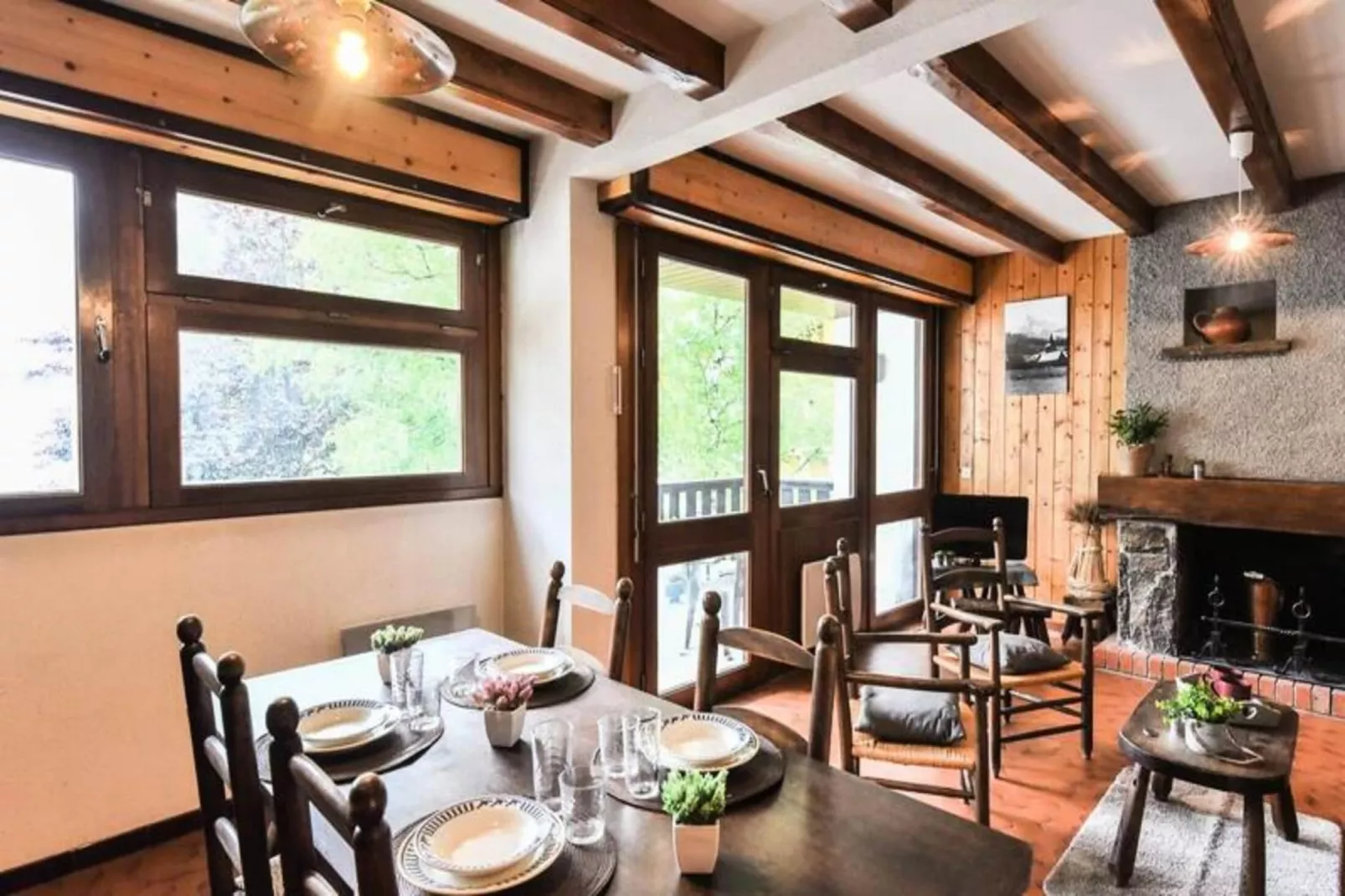 Résidence Neste C-Dining room