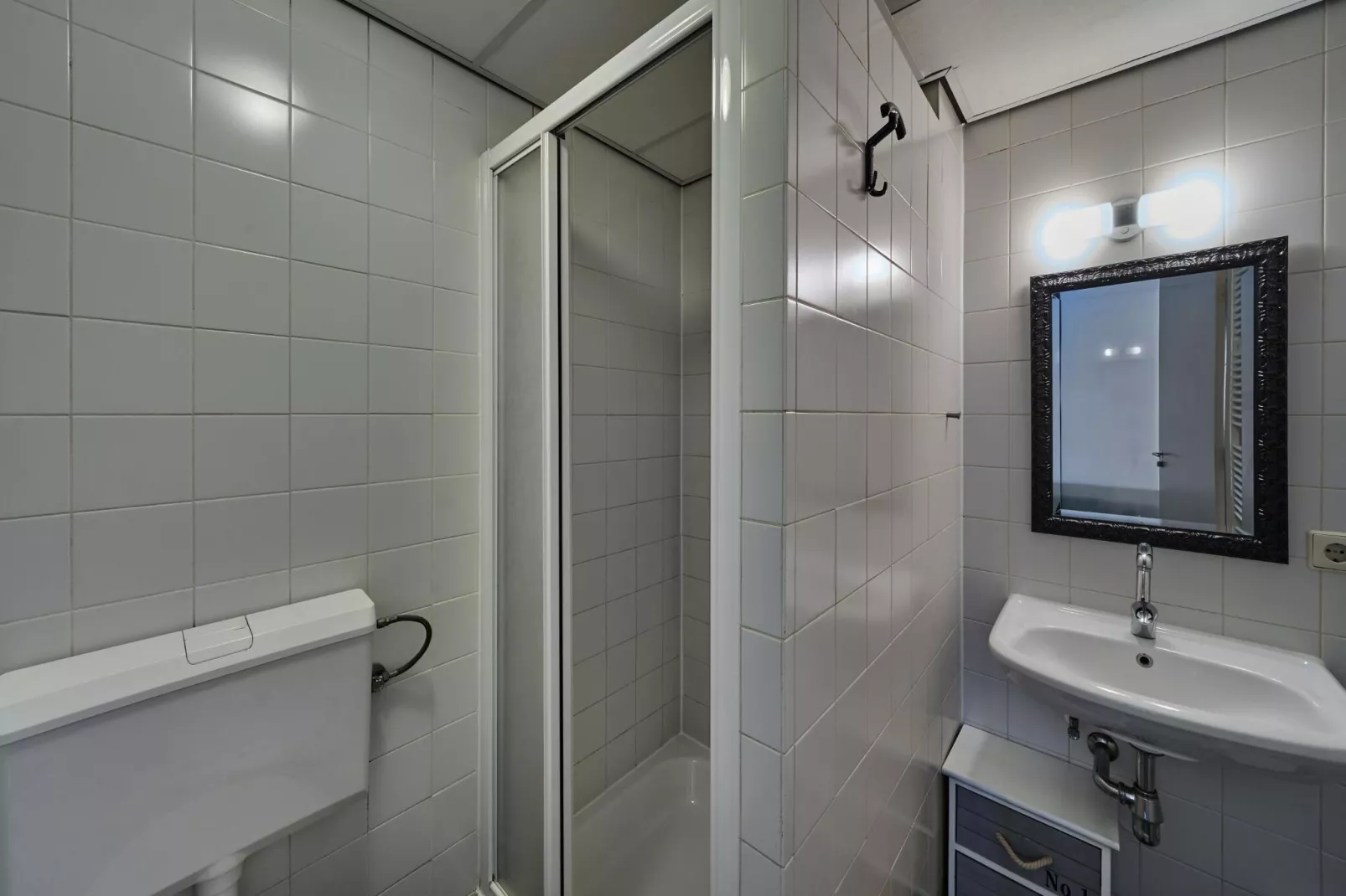 Meschermolen 10-Bathroom