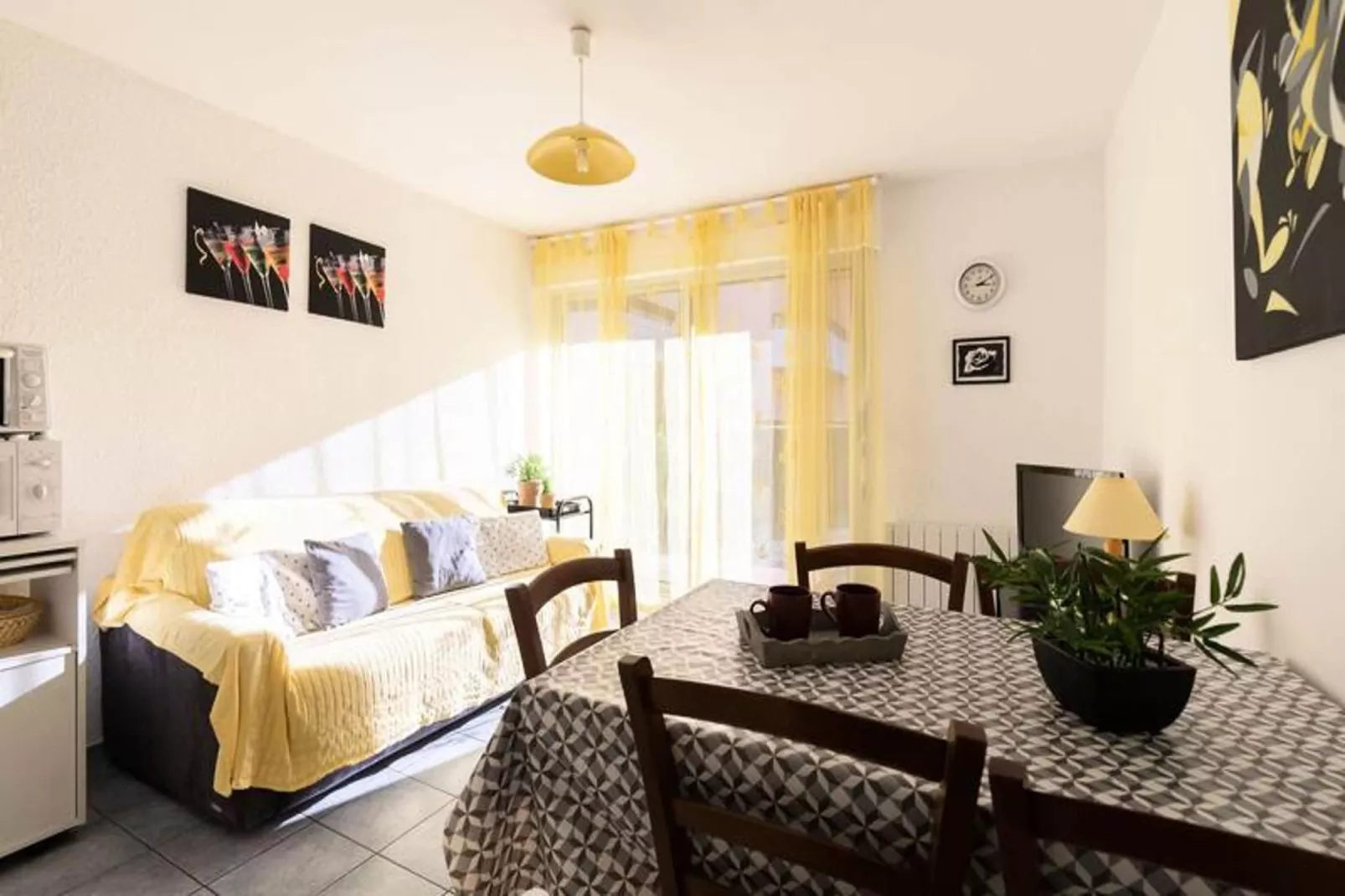 Résidence H.th.i:iris-Dining room