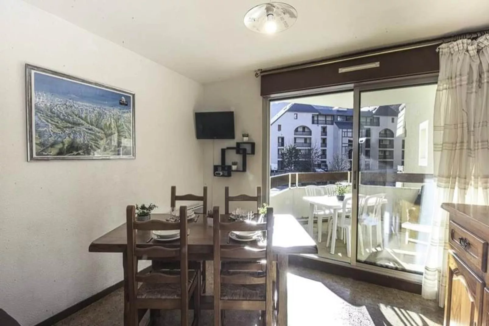 Résidence H.th.ii:bat.6-Dining room