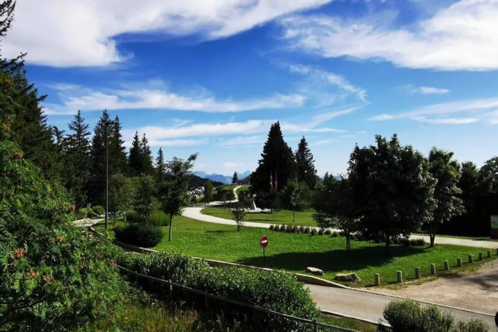 Chalet En Rondins ,  Sommet Du Revard-Image-tags.