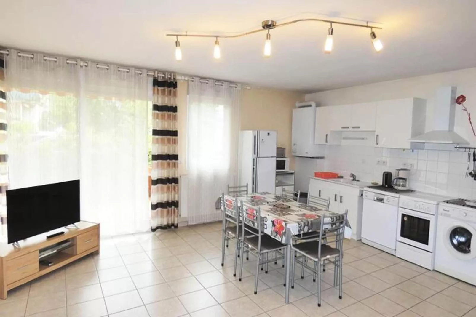 Résidence Le Clos St Louis-Salle à manger