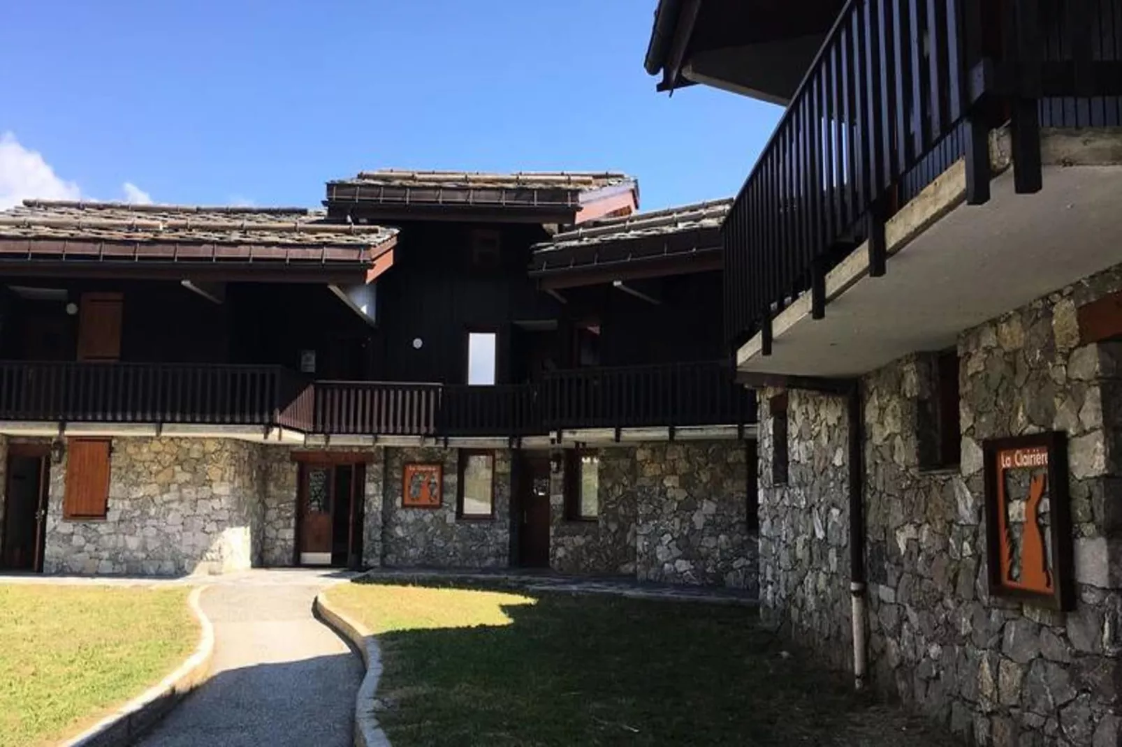 Résidence Clairiere-Außenbereich Sommer