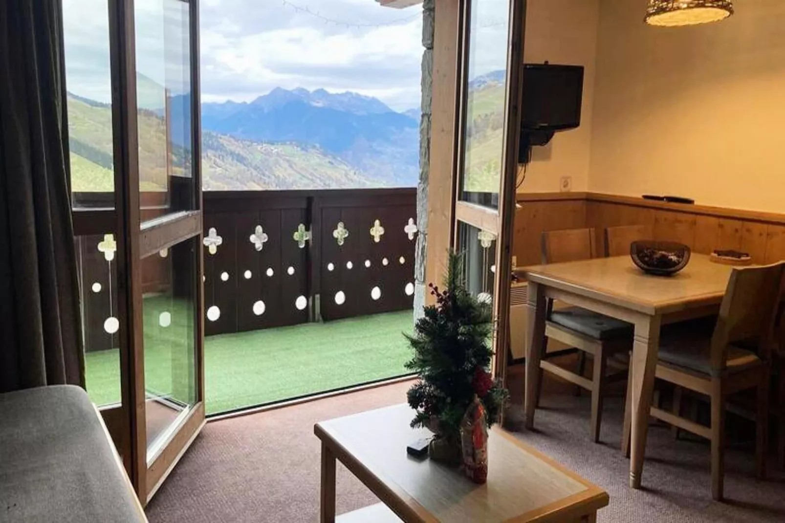 Résidence Valeriane-View in summer