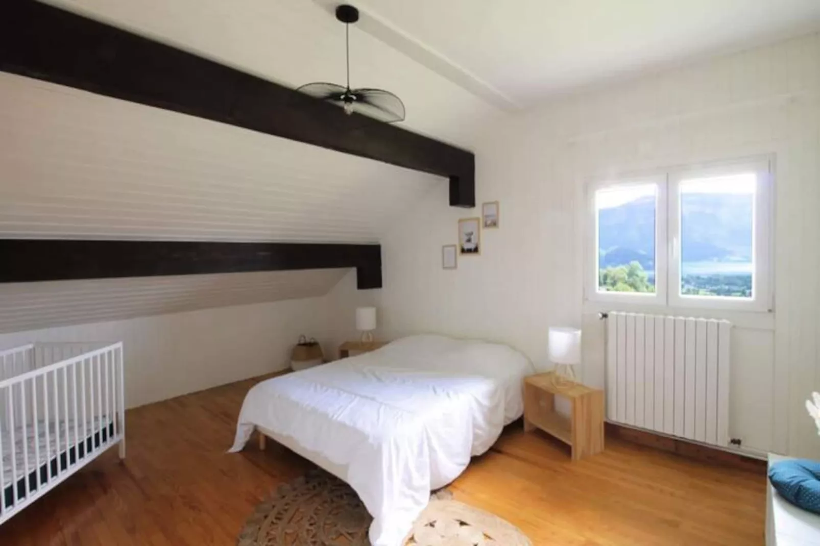 Confortable Chalet - Vue Sur Le Lac D&rsquo;aiguebelette-Image-tags.