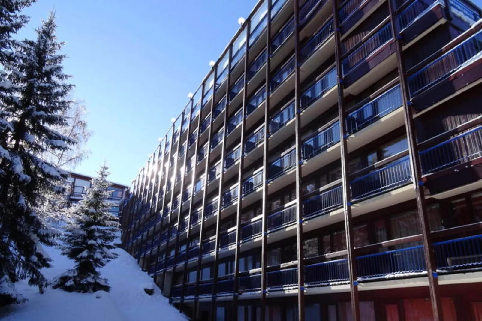 Résidence Miravidi-Exterior in summer