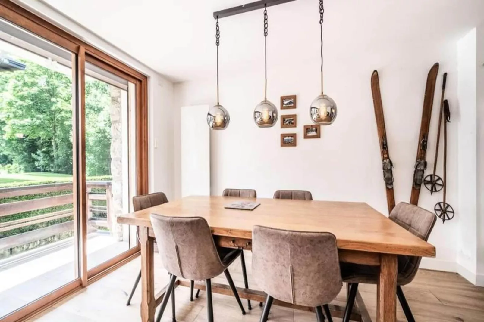 Résidence Ressachaux-Salle à manger