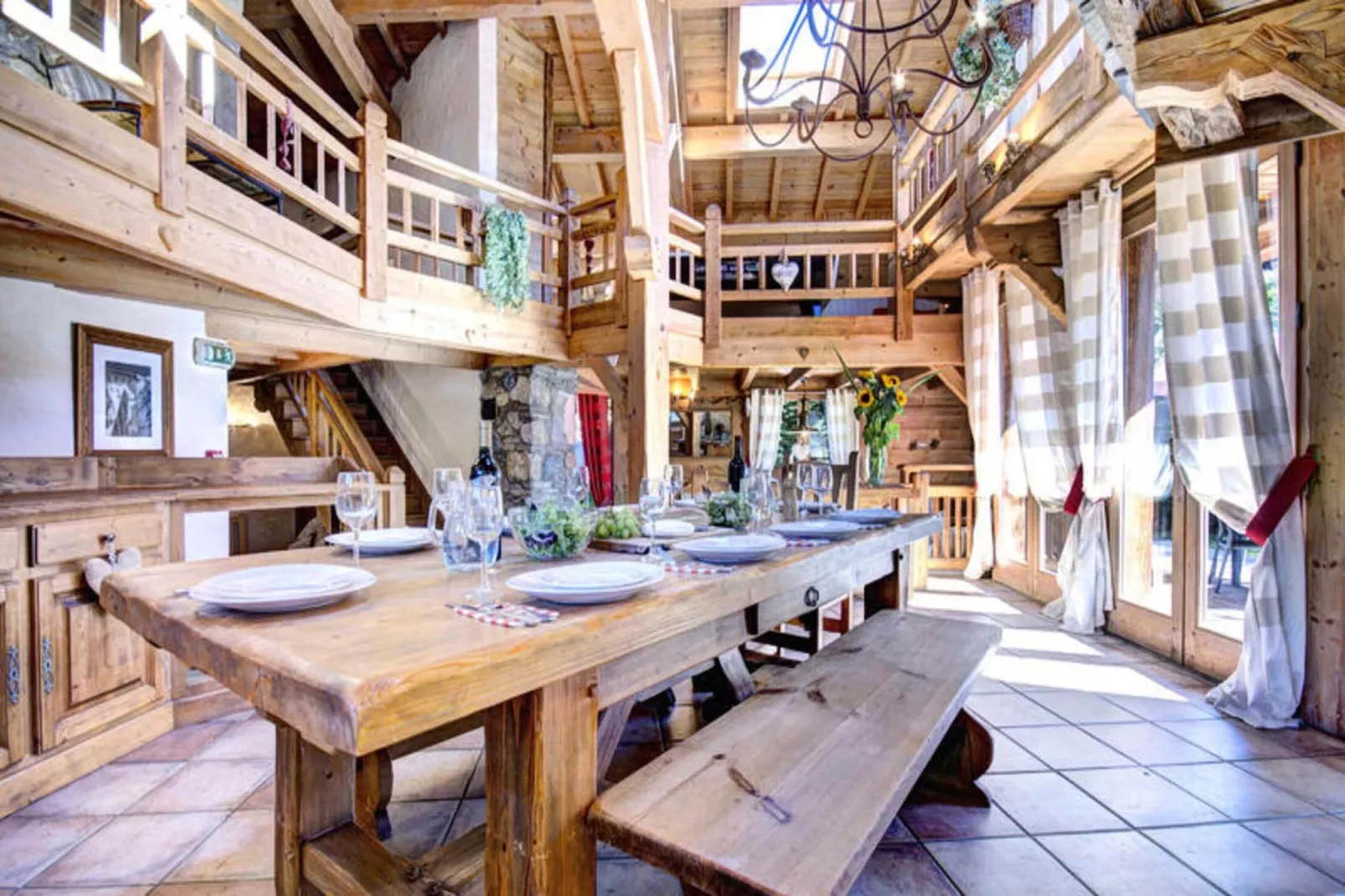 Résidence Lolana-Dining room