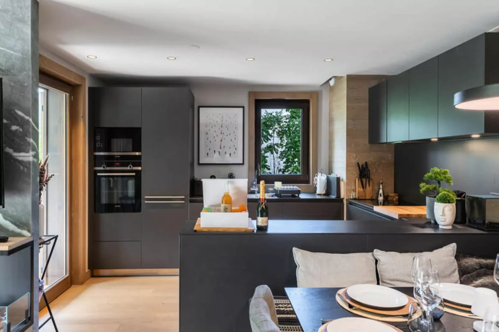 Résidence Stallion D-Exterior in summer