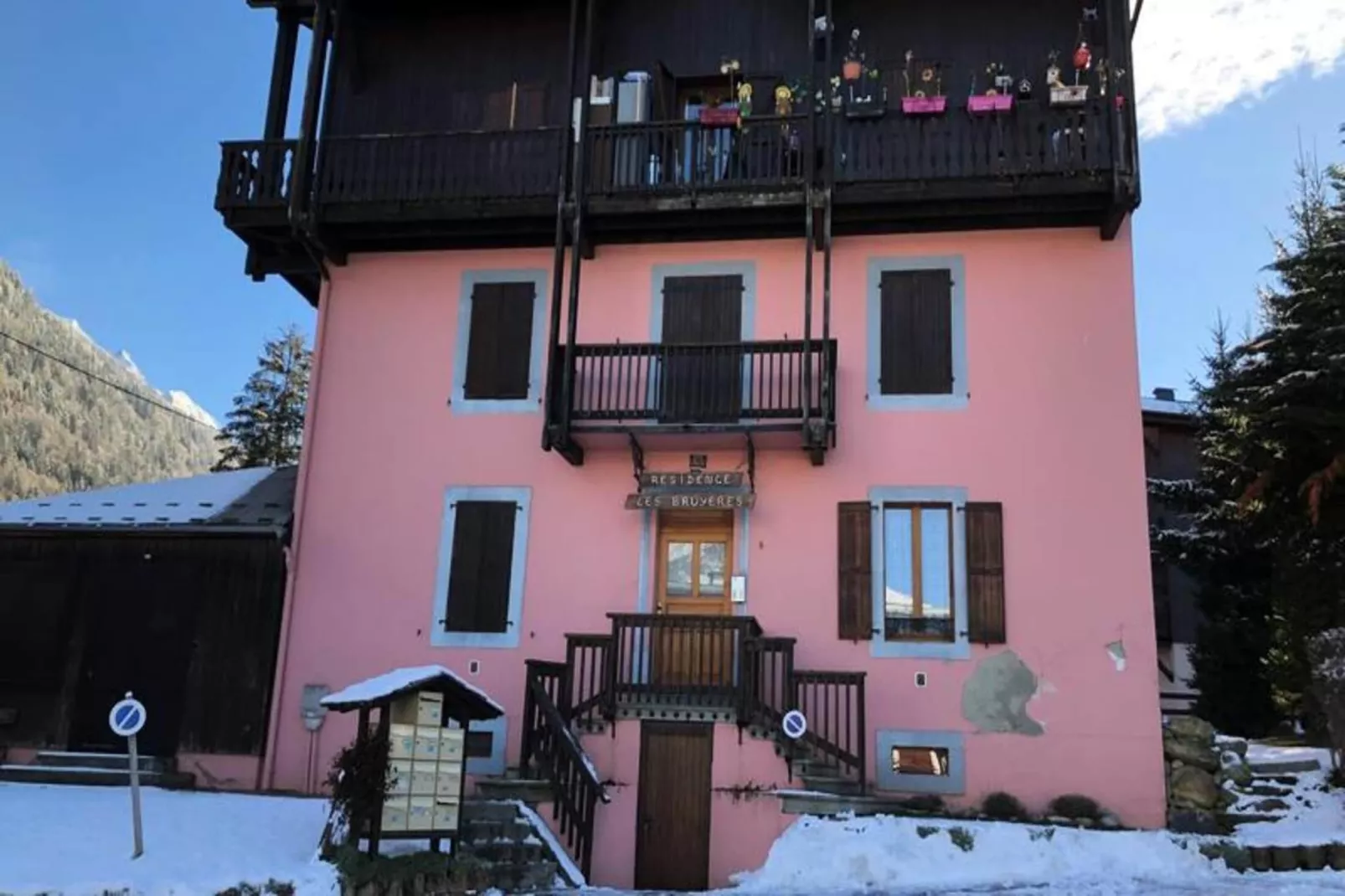 Résidence Les Bruyeres-Exterior in summer