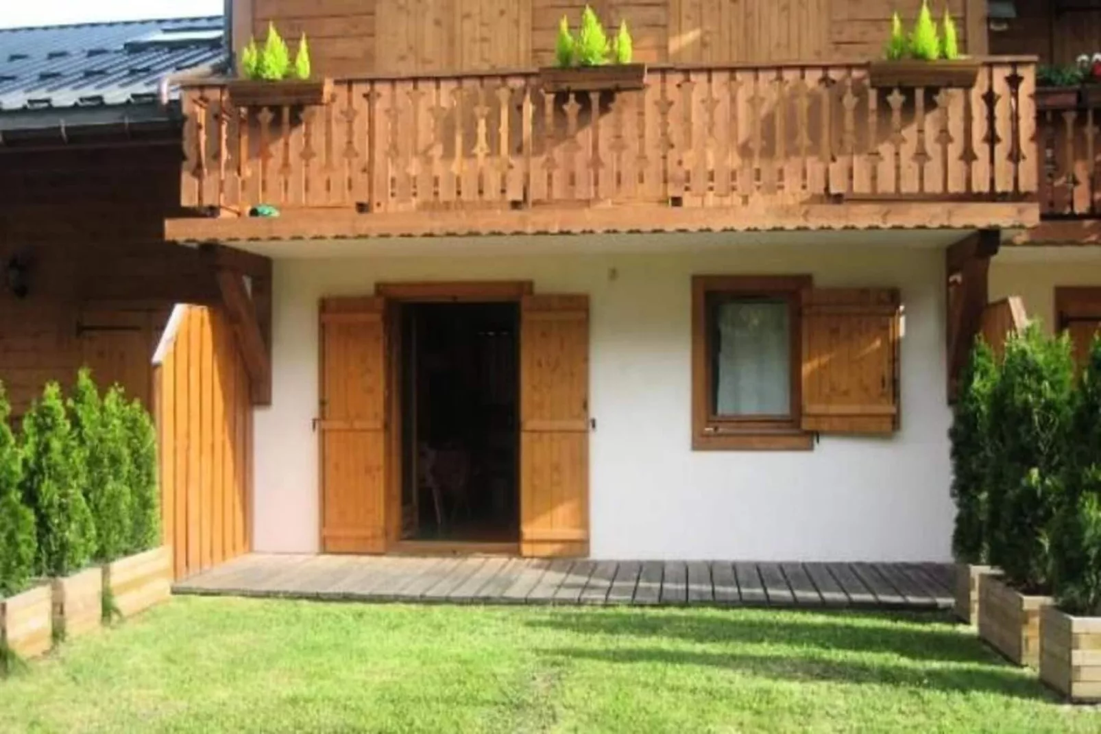 Résidence Les Amethystes B-Exterior in summer